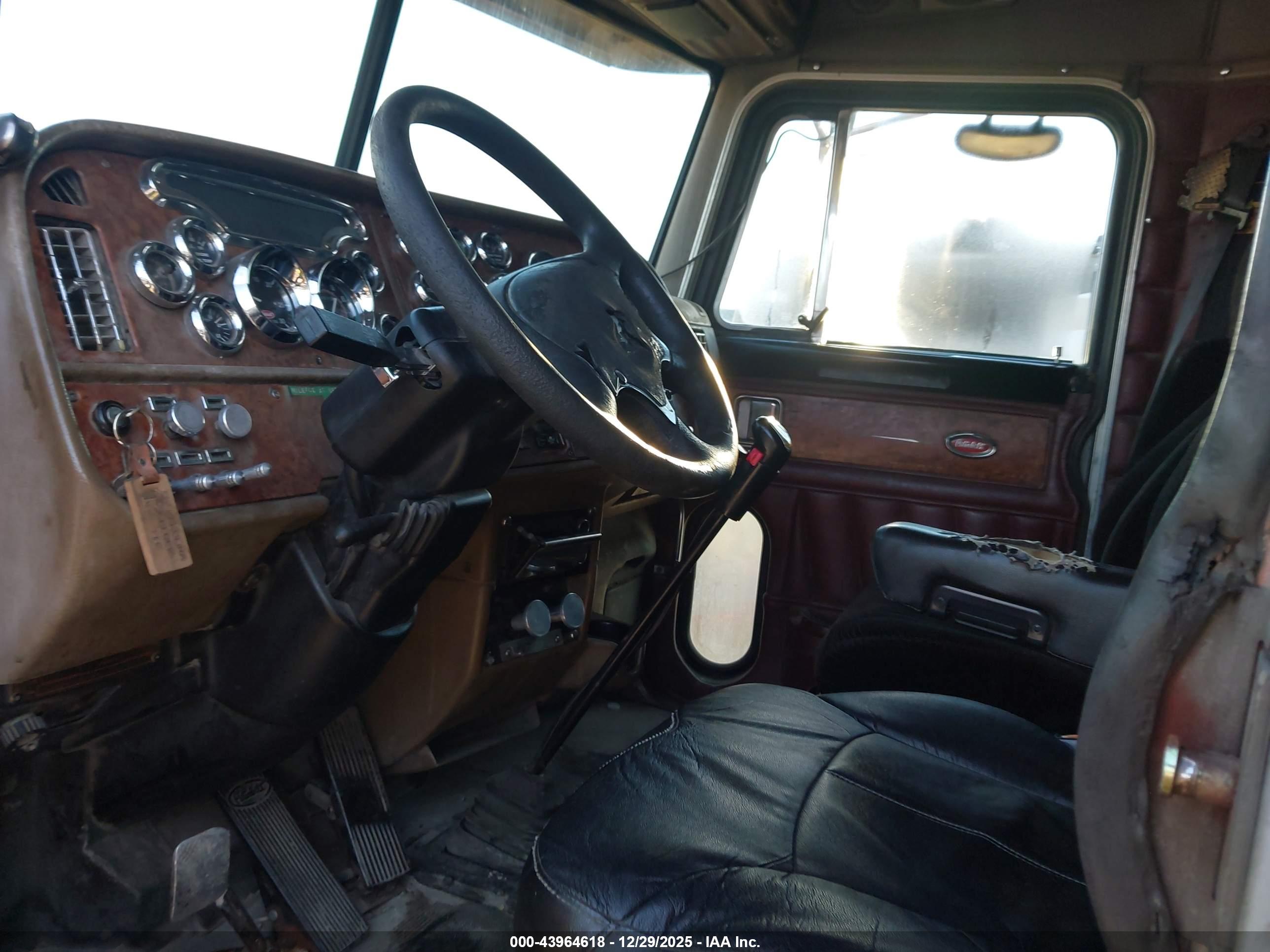 PETERBILT 379 image 8