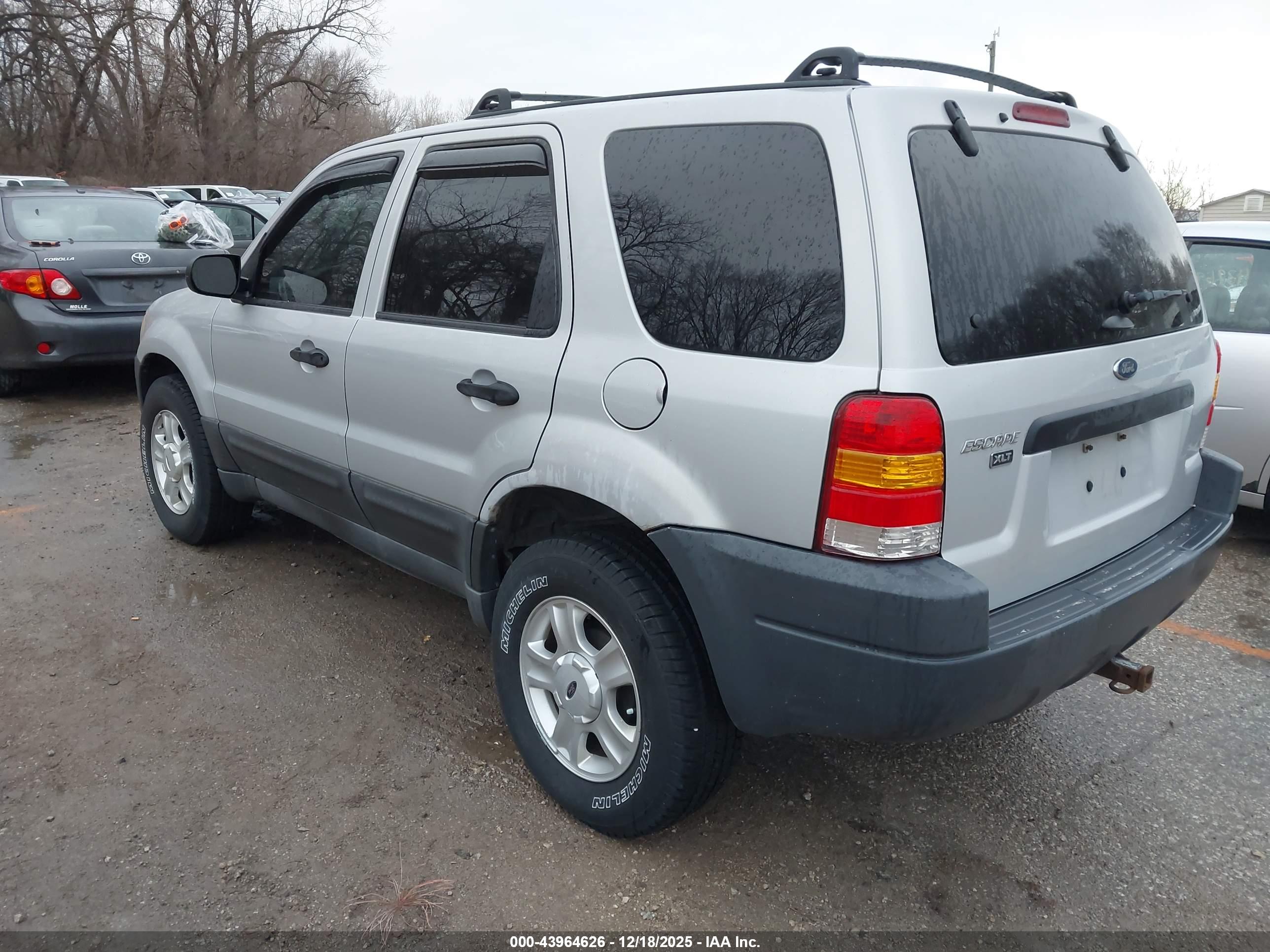 FORD ESCAPE image 3