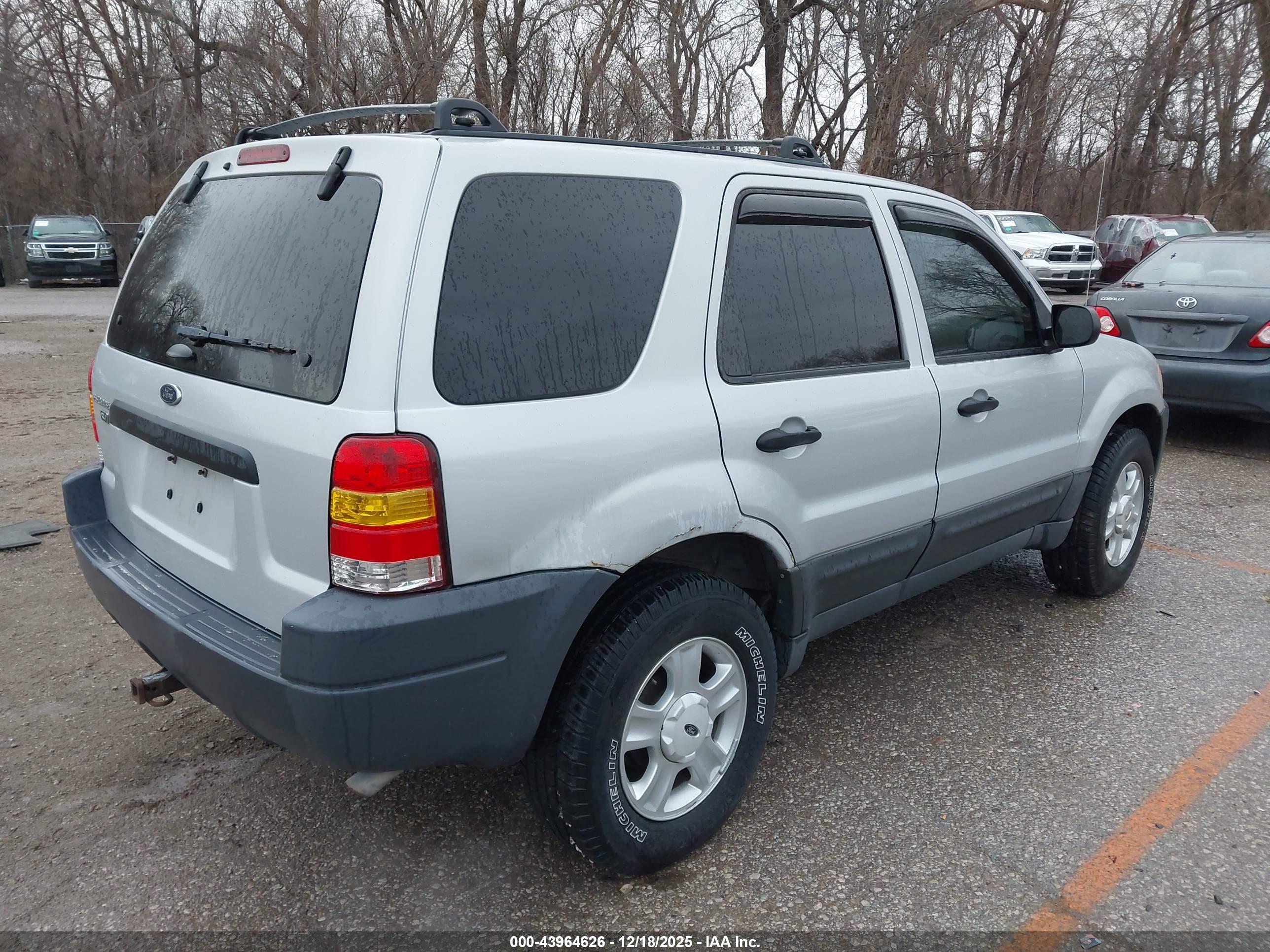 FORD ESCAPE image 4