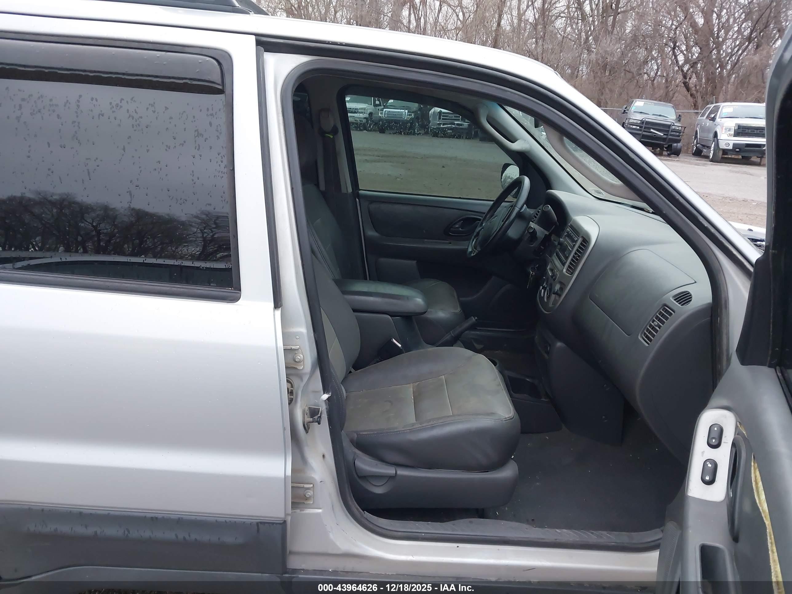 FORD ESCAPE image 5