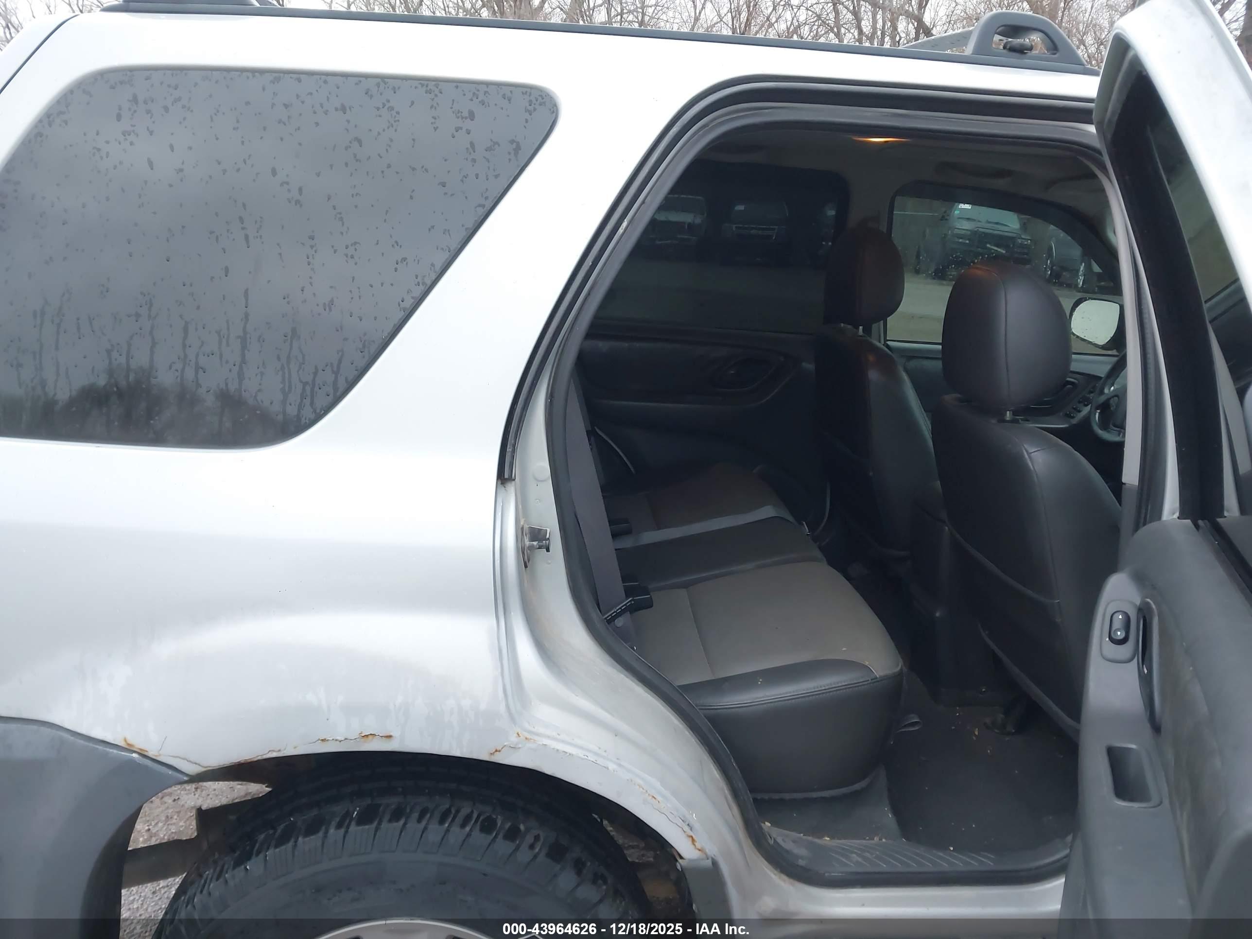 FORD ESCAPE image 8