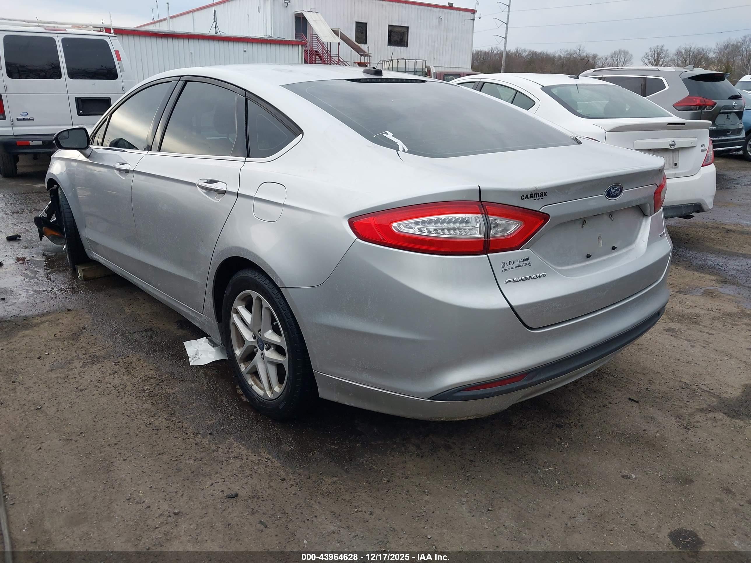 FORD FUSION image 3