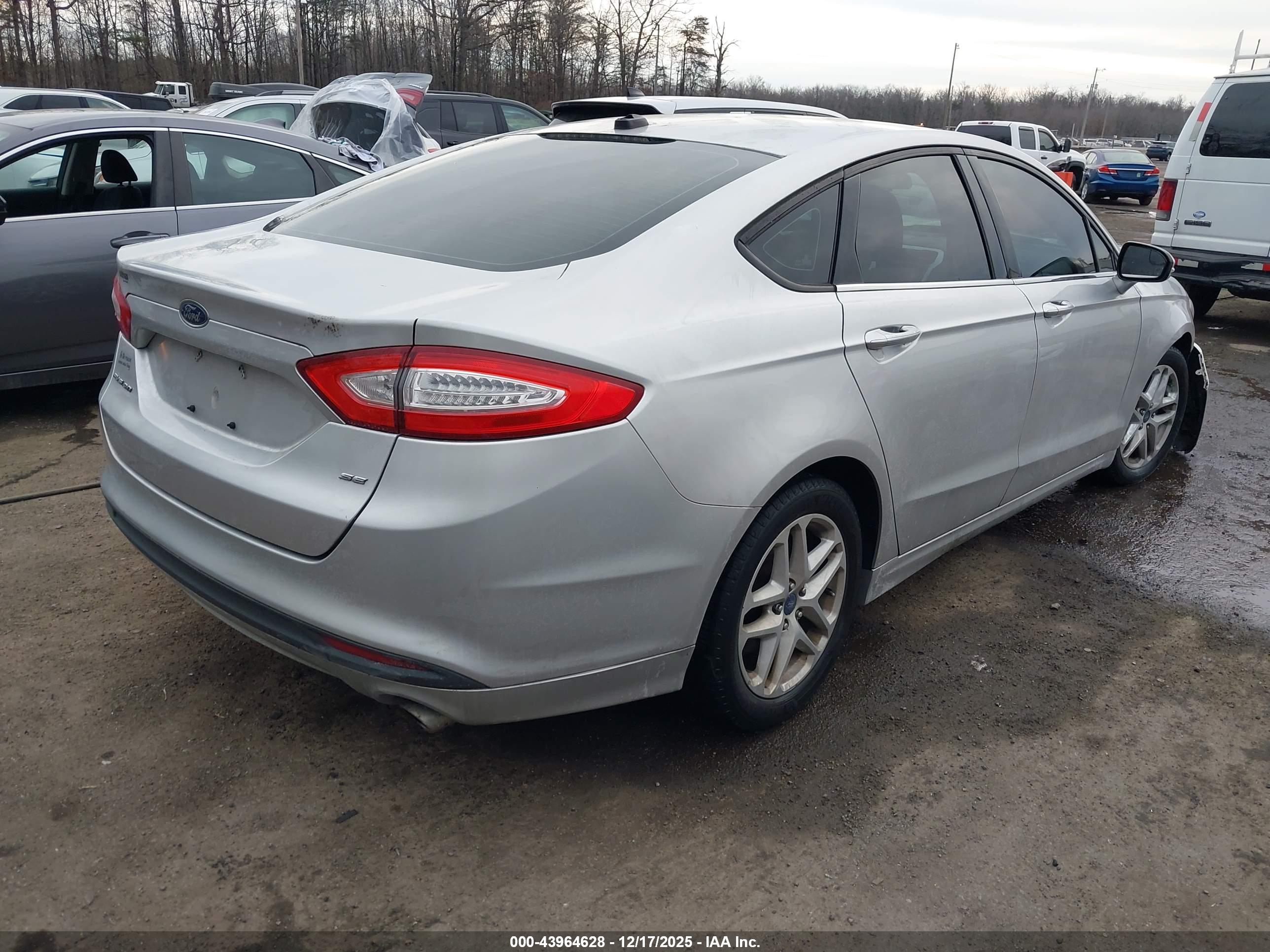 FORD FUSION image 4