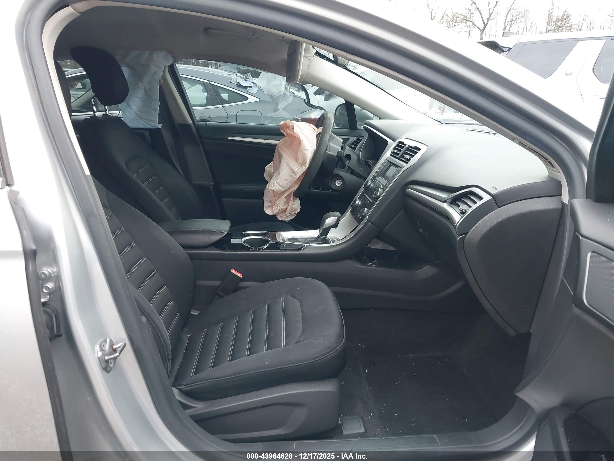FORD FUSION image 5