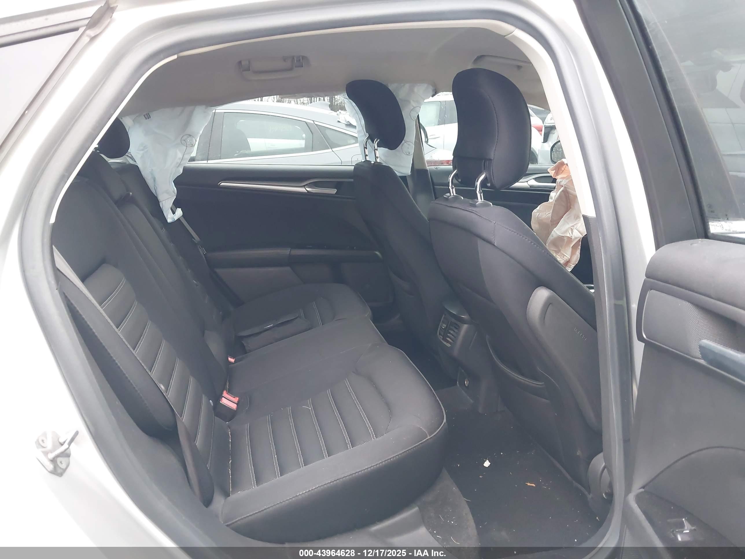 FORD FUSION image 8