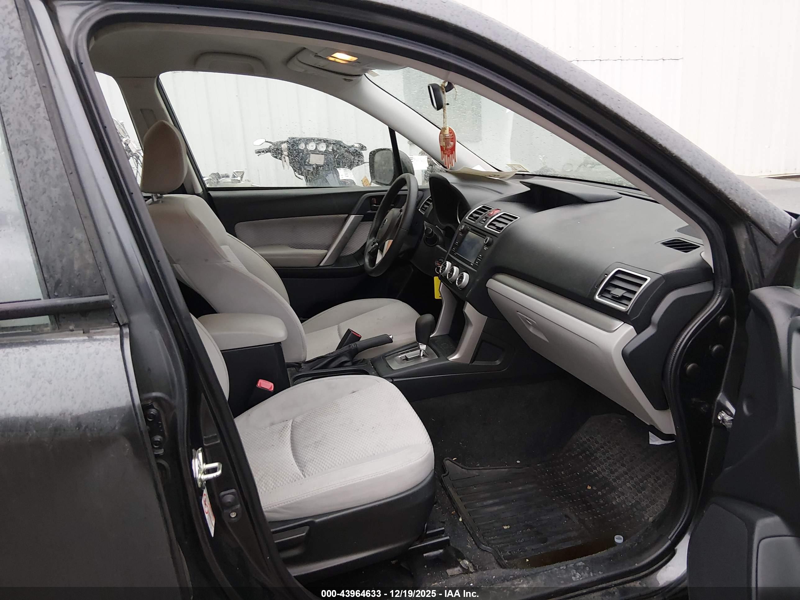 SUBARU FORESTER image 5