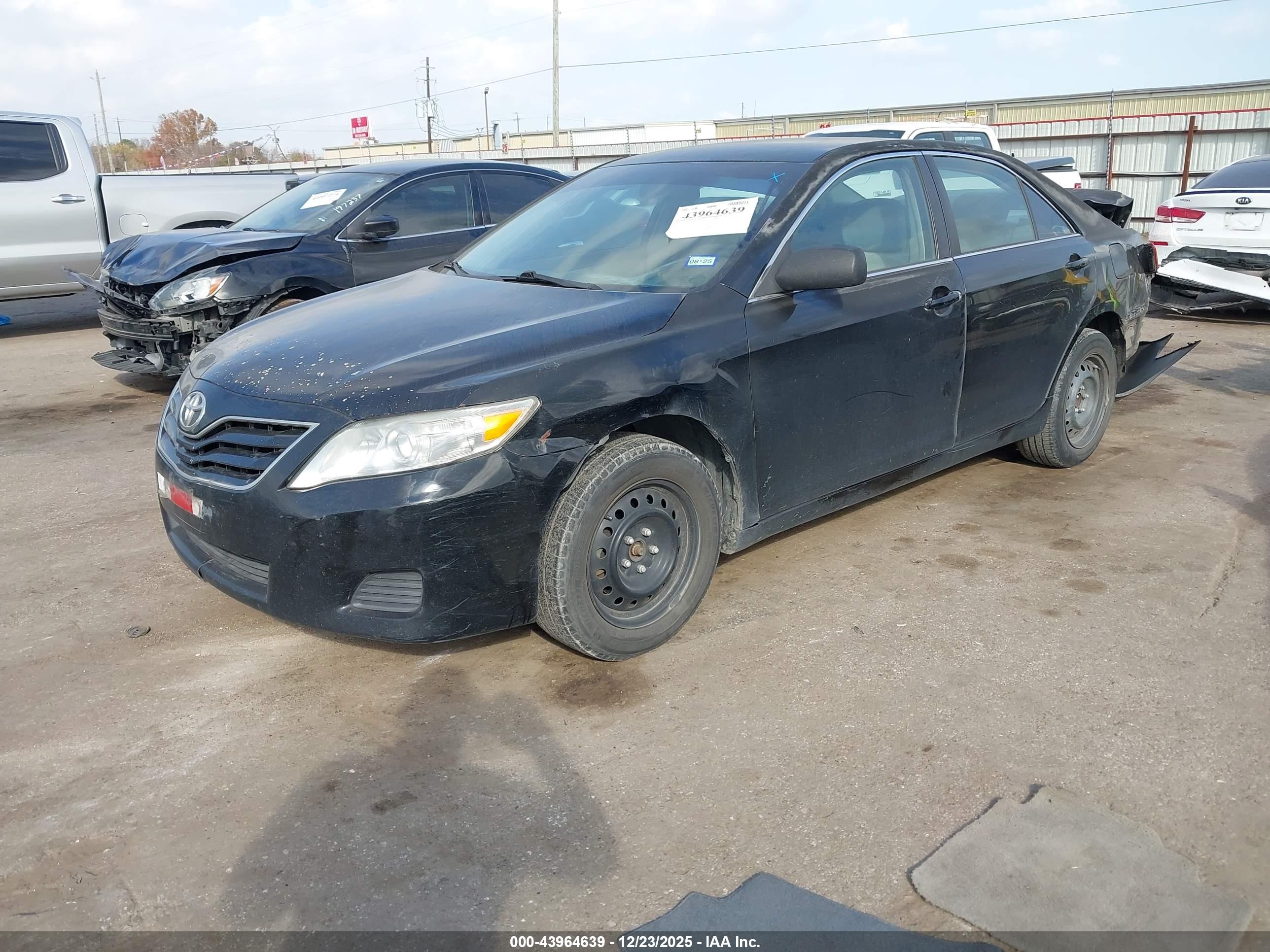 TOYOTA CAMRY image 2