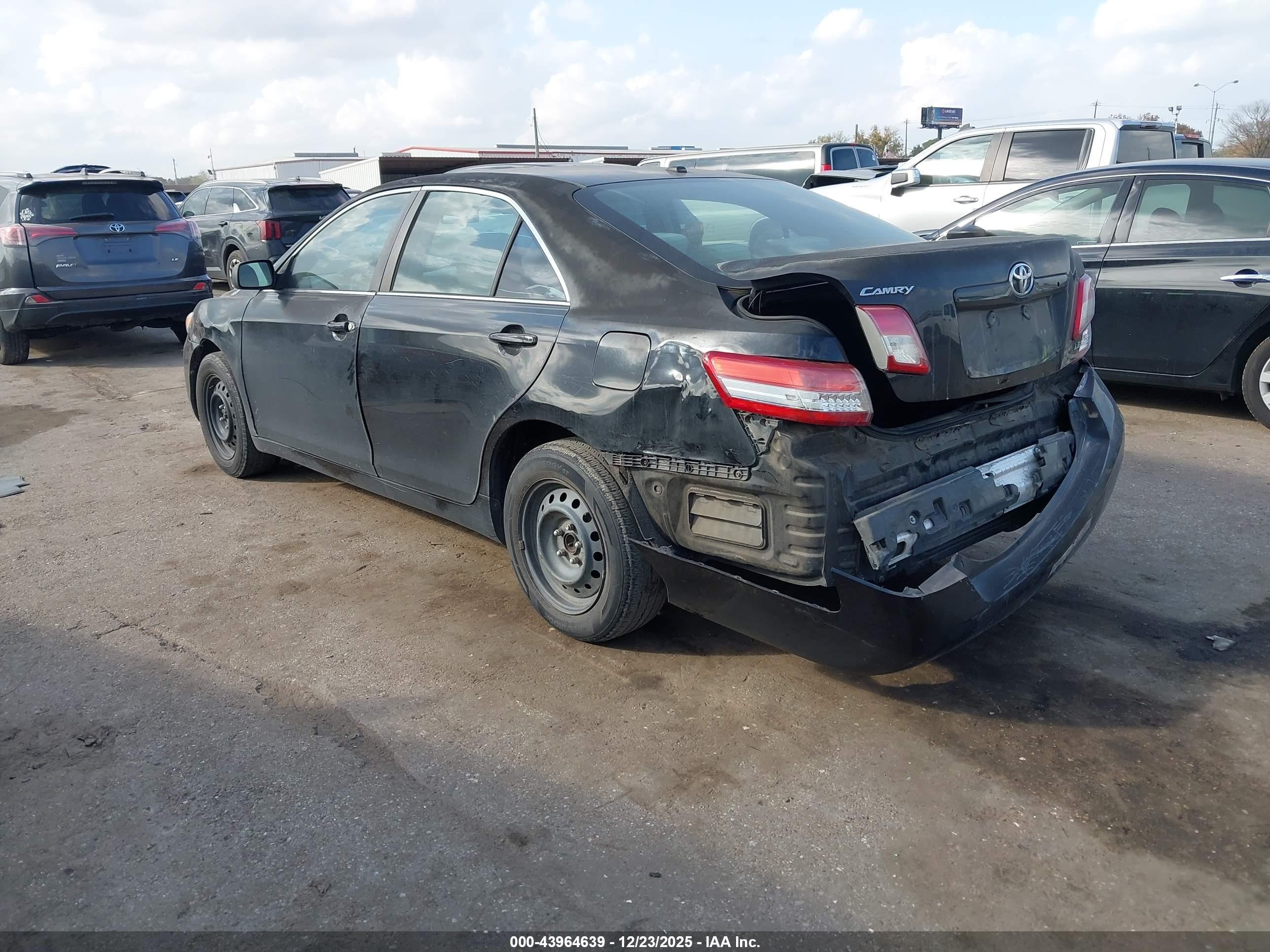 TOYOTA CAMRY image 3