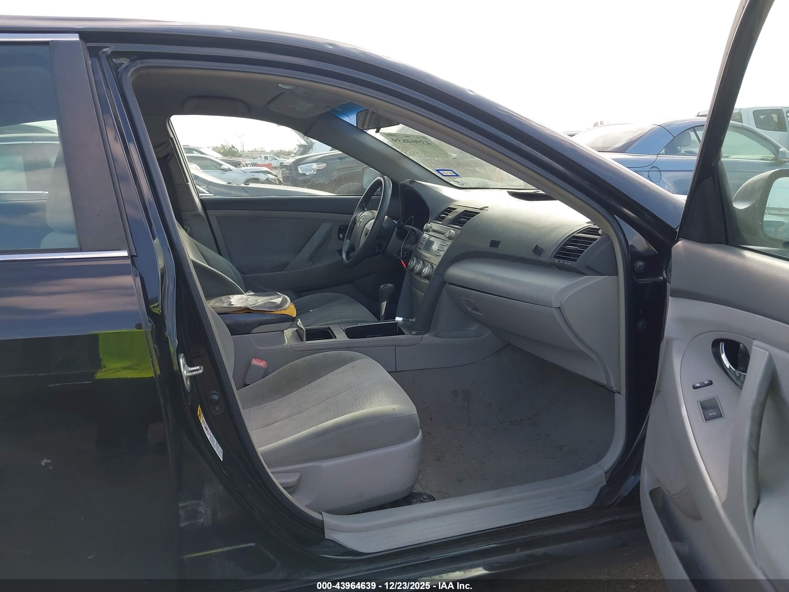 TOYOTA CAMRY image 5