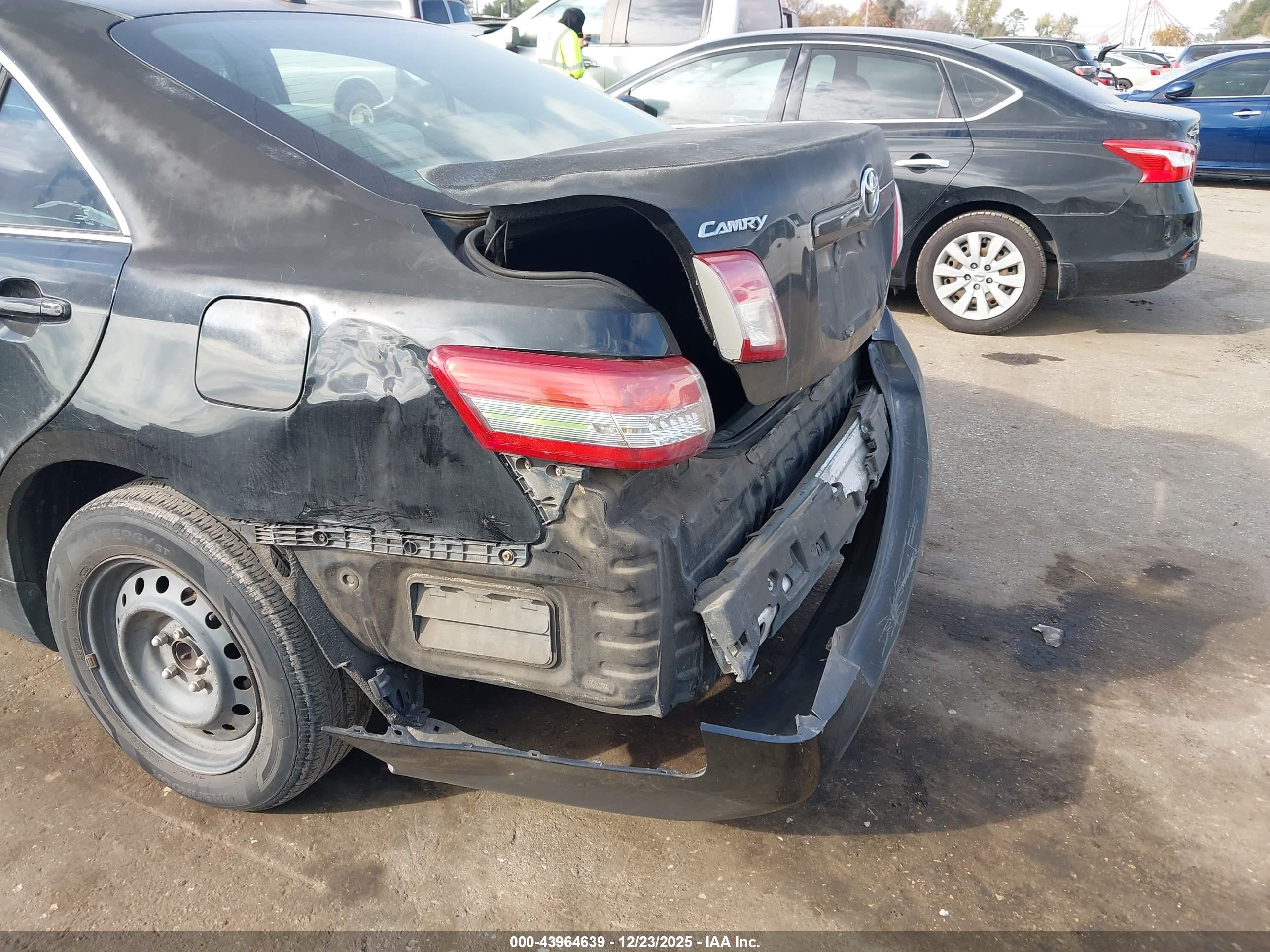 TOYOTA CAMRY image 6