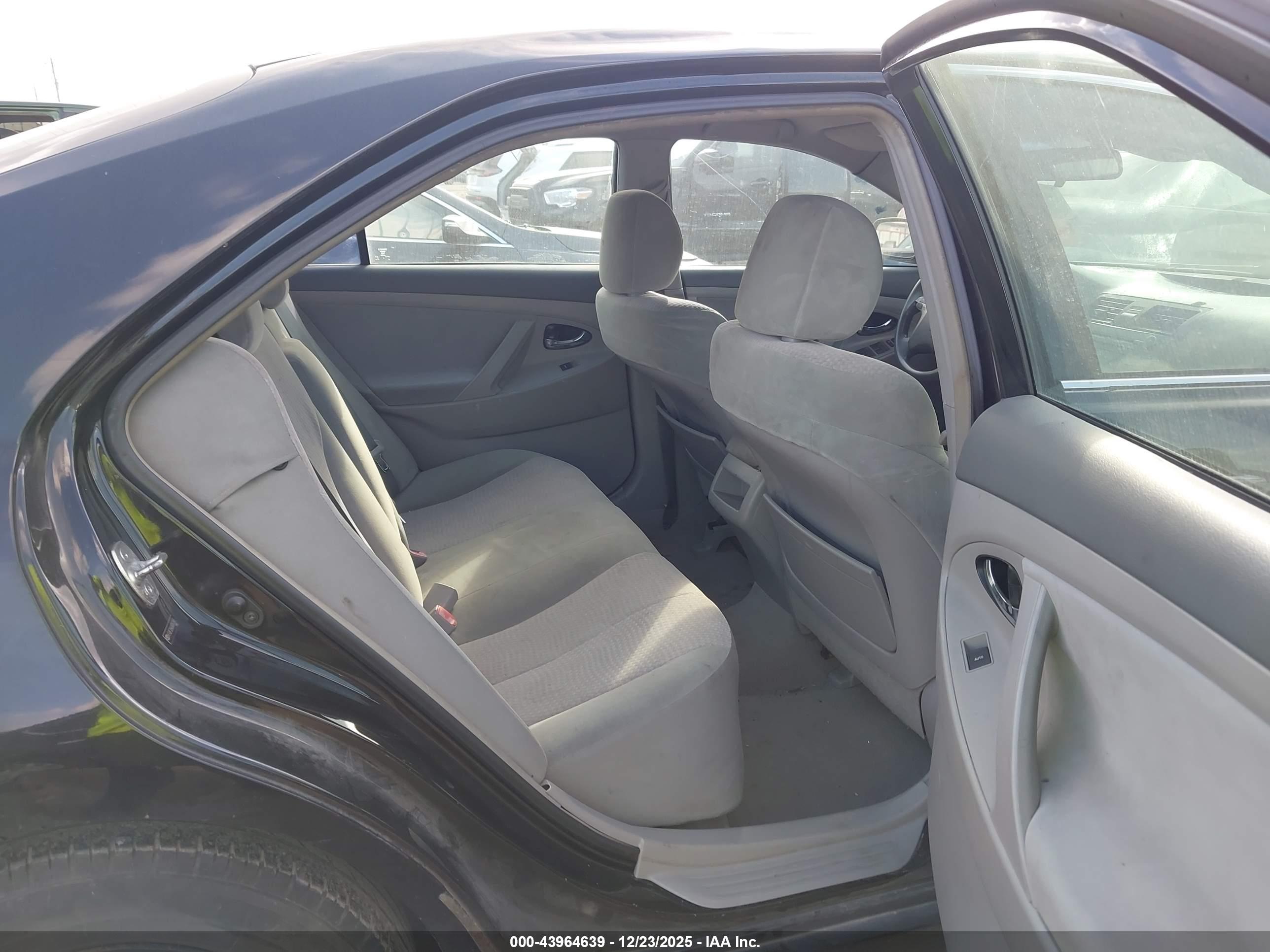 TOYOTA CAMRY image 8