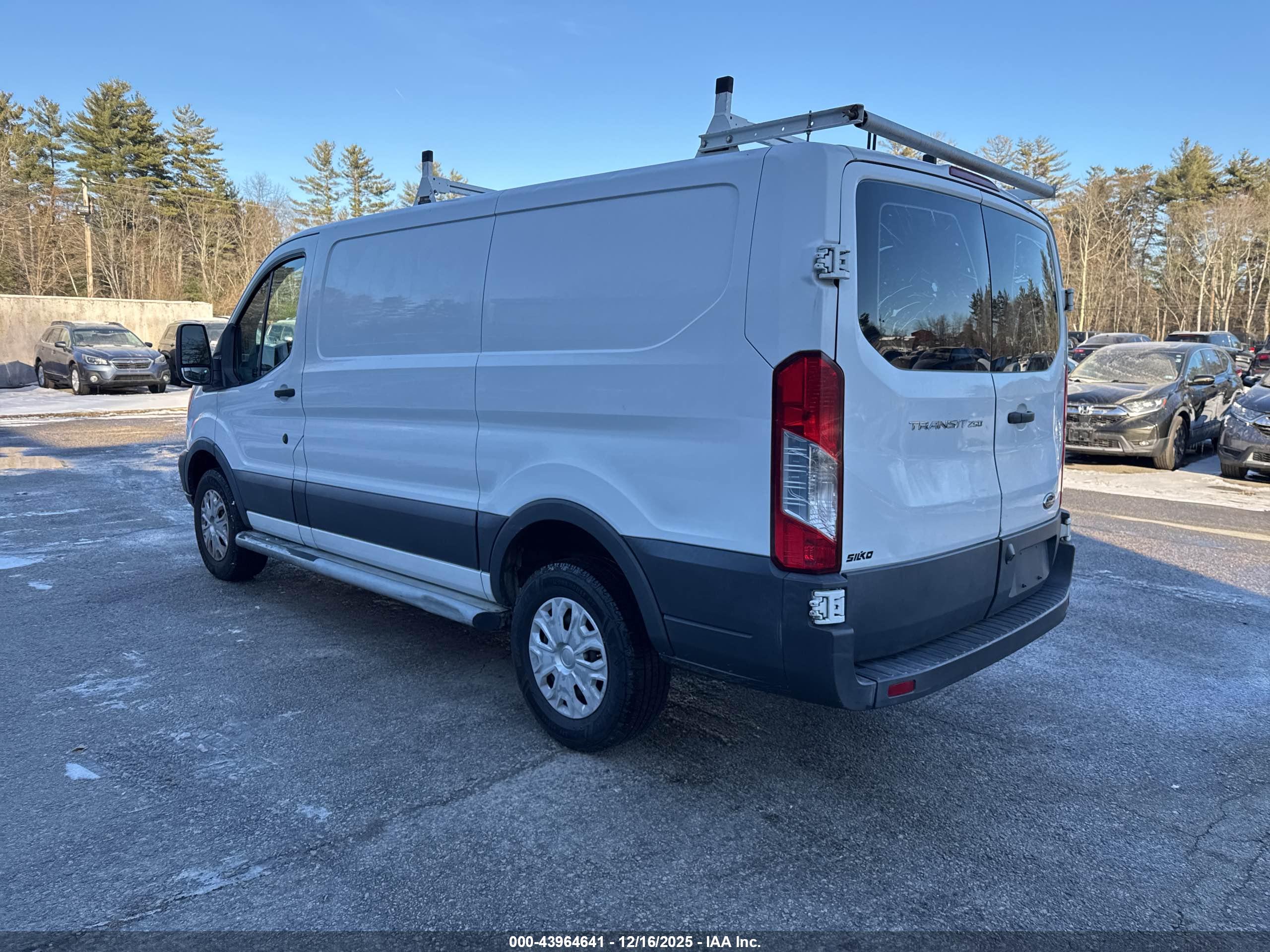 FORD TRANSIT-250 image 3