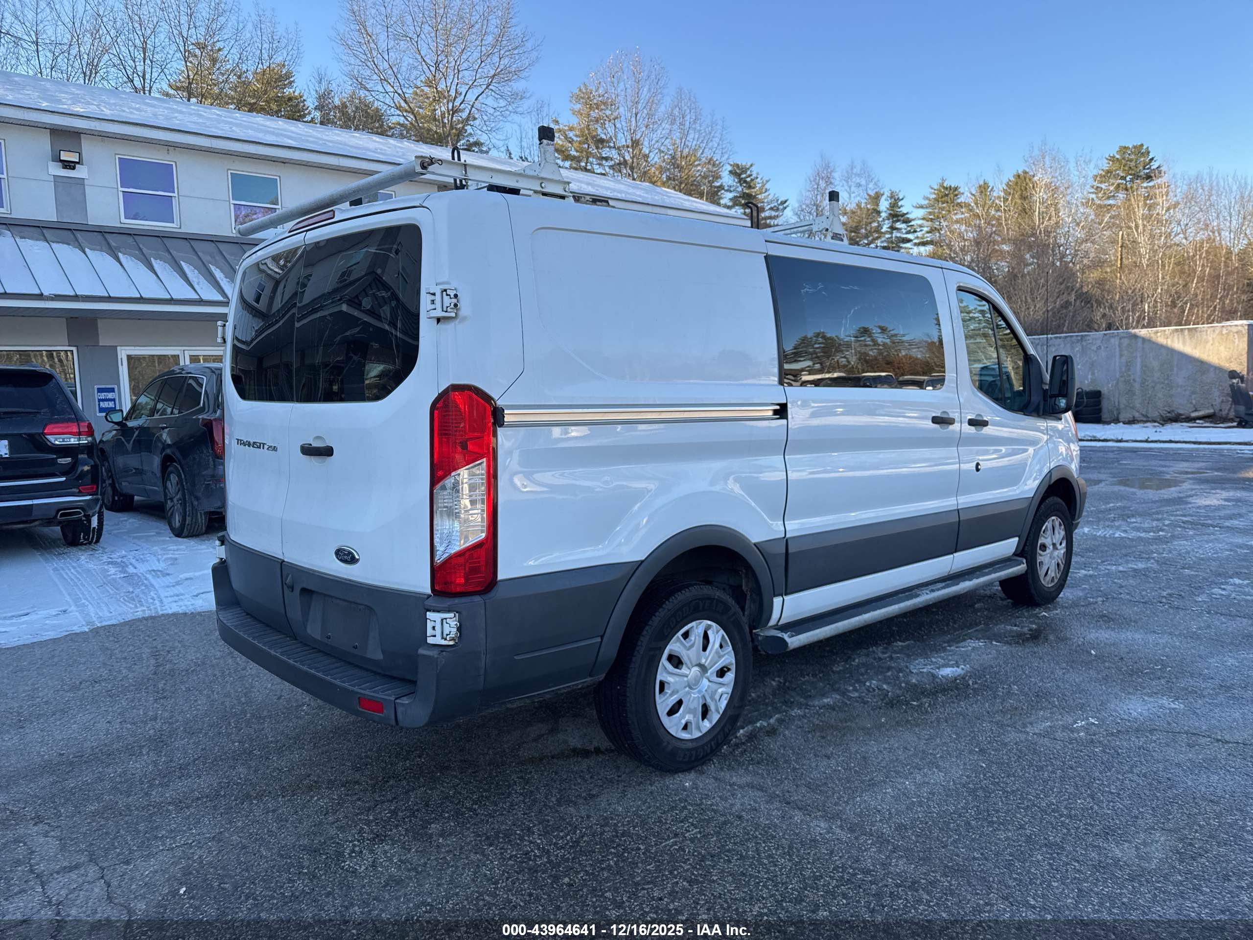 FORD TRANSIT-250 image 4