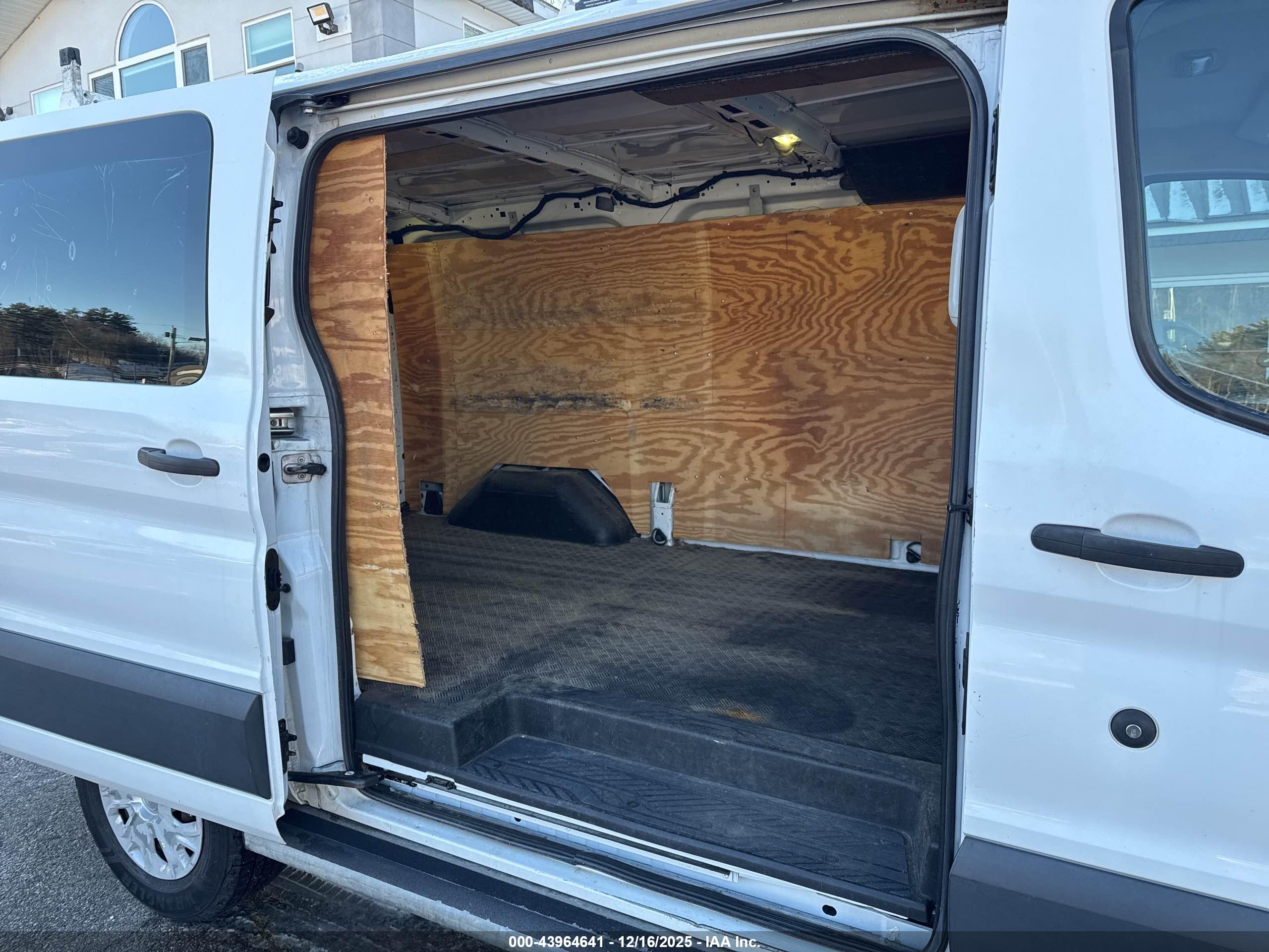 FORD TRANSIT-250 image 6