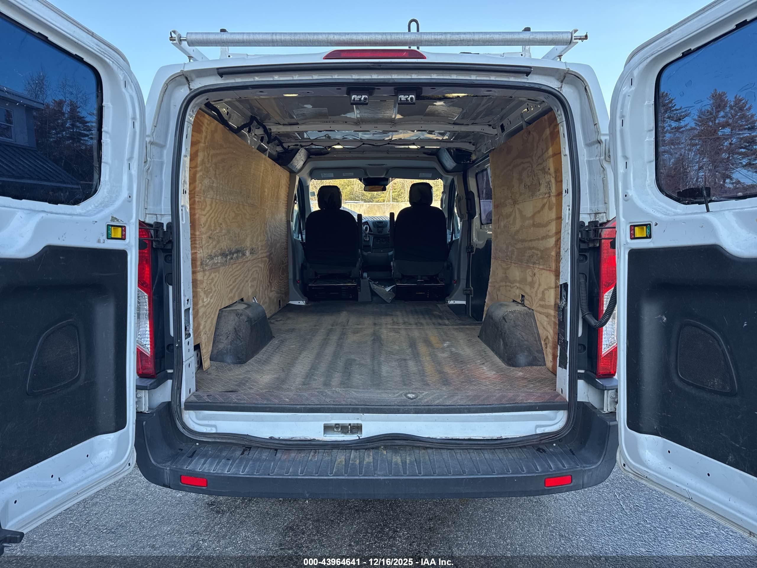 FORD TRANSIT-250 image 8