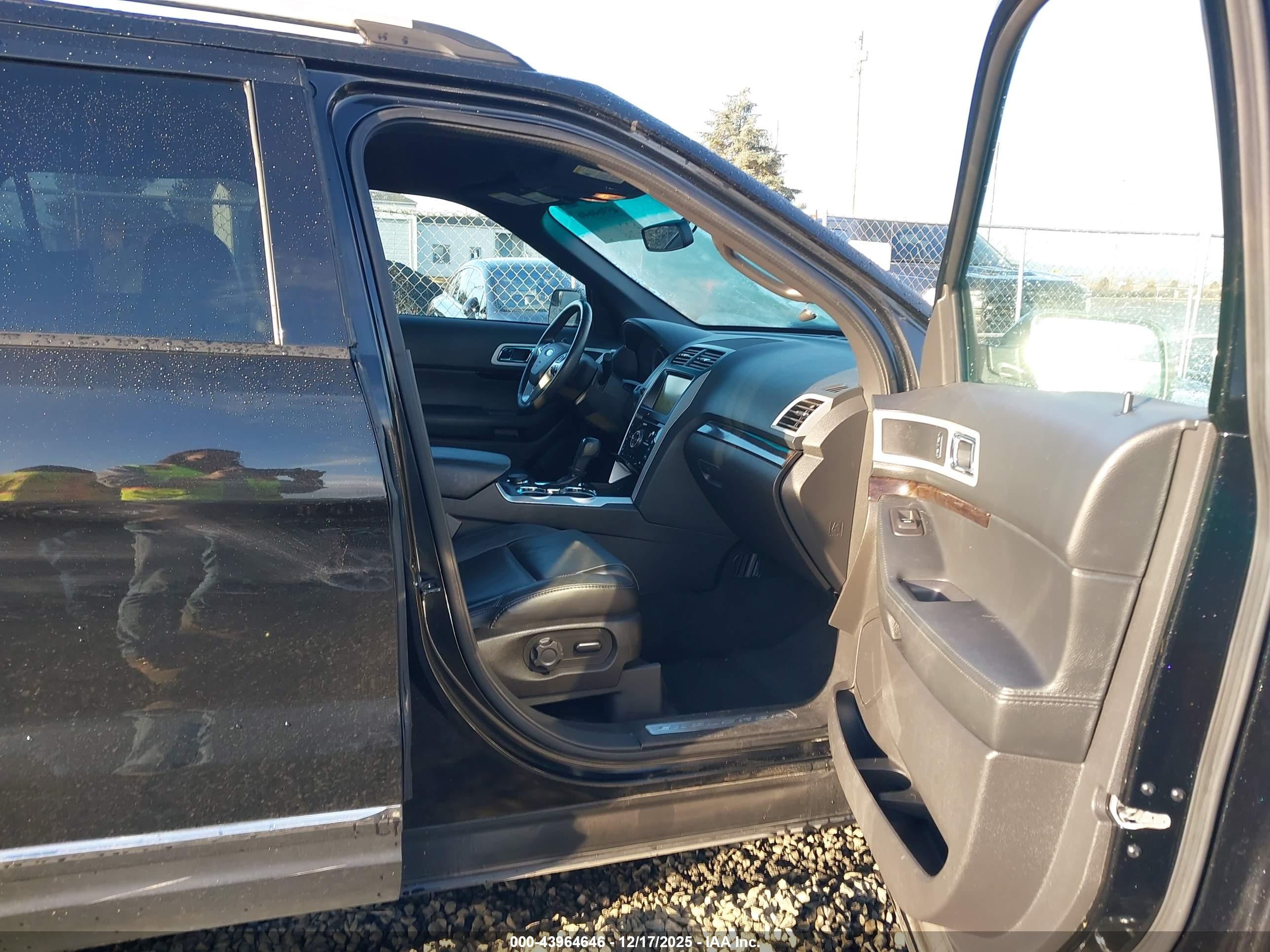 FORD EXPLORER image 5