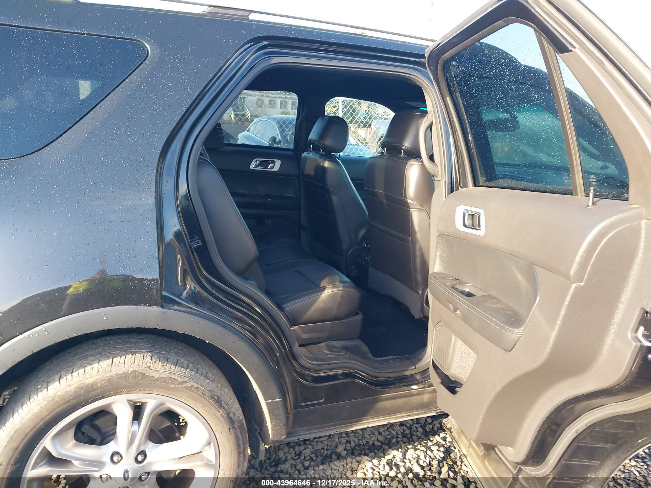 FORD EXPLORER image 8