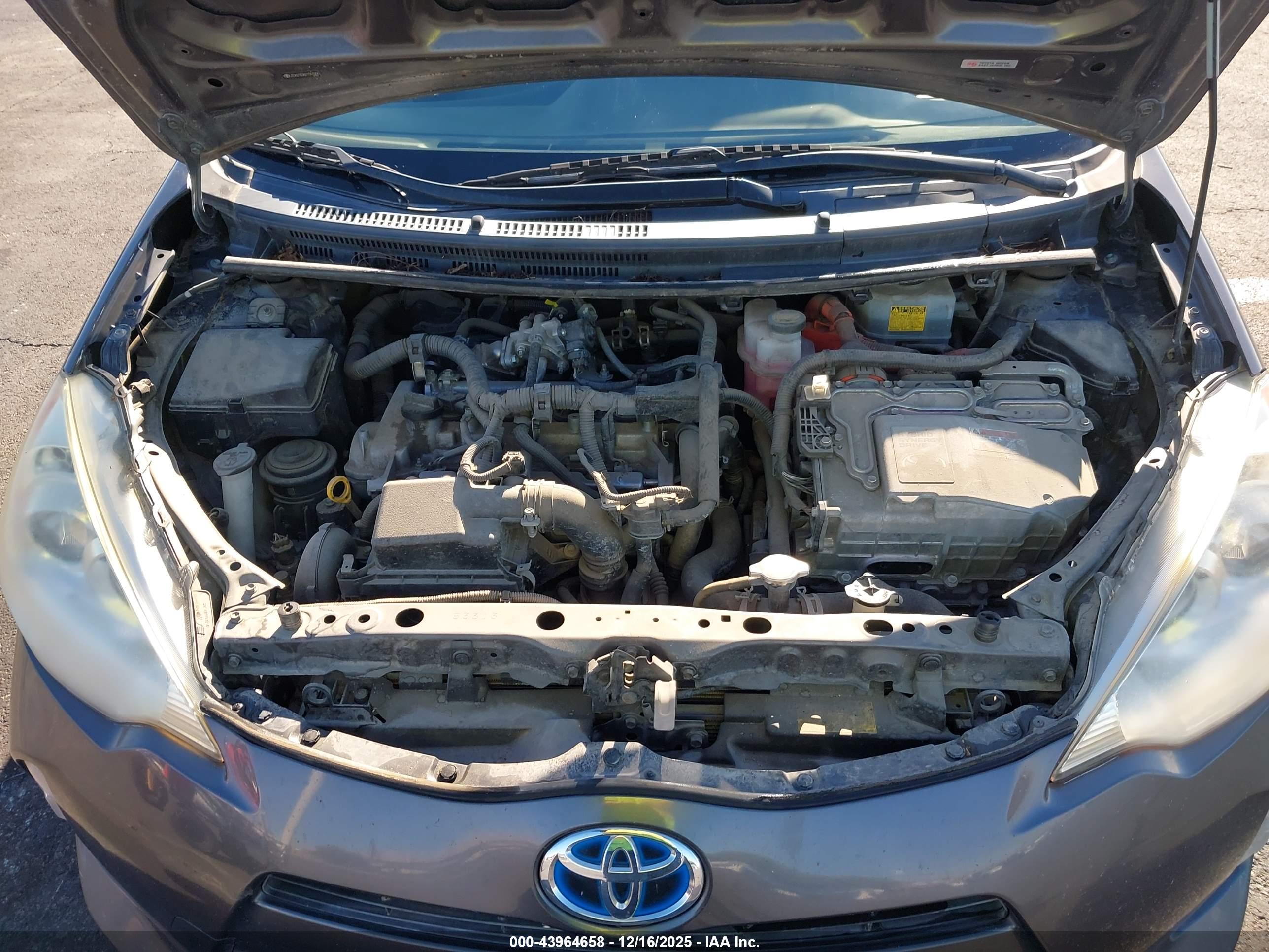 TOYOTA PRIUS image 10
