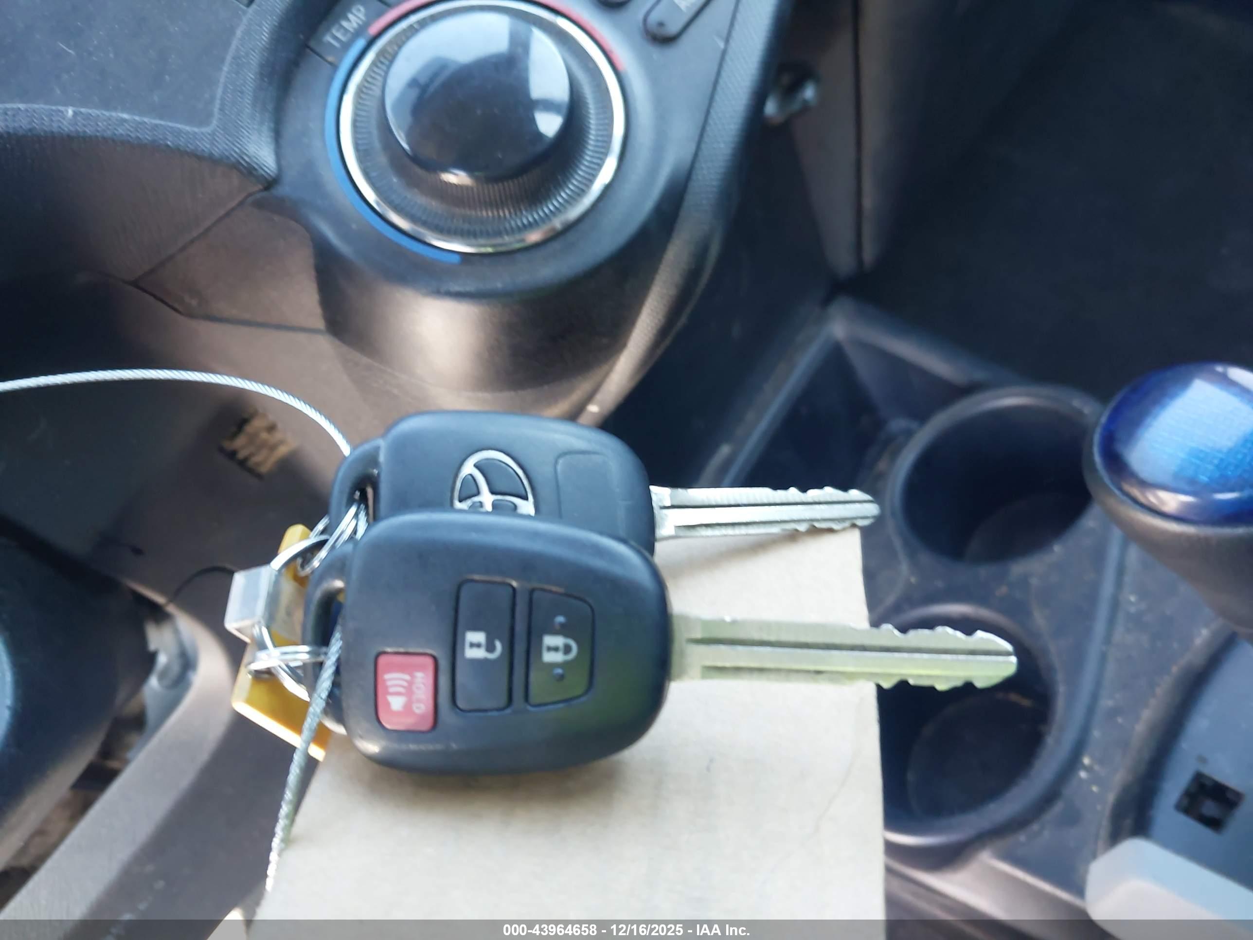 TOYOTA PRIUS image 11