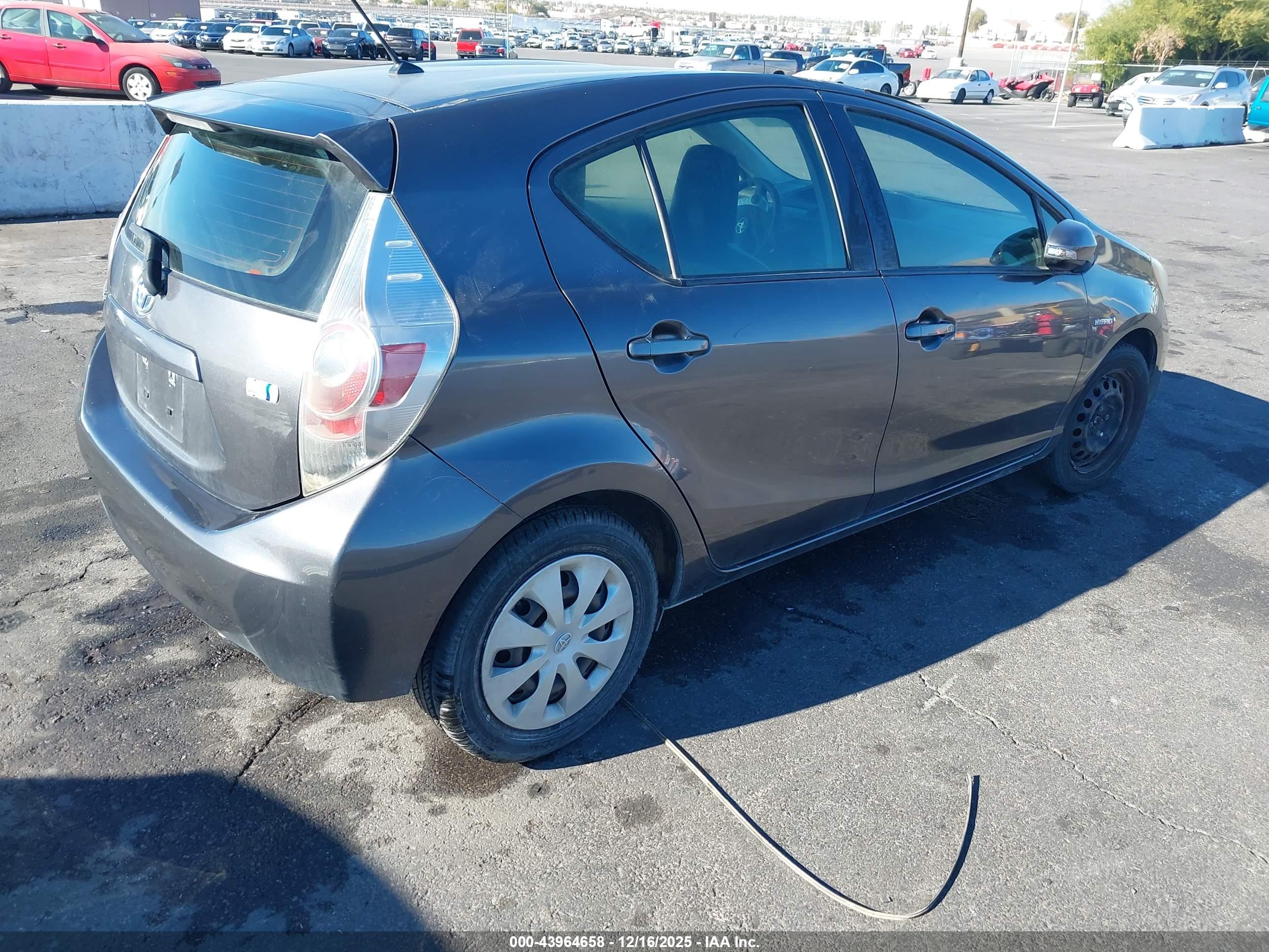 TOYOTA PRIUS image 4