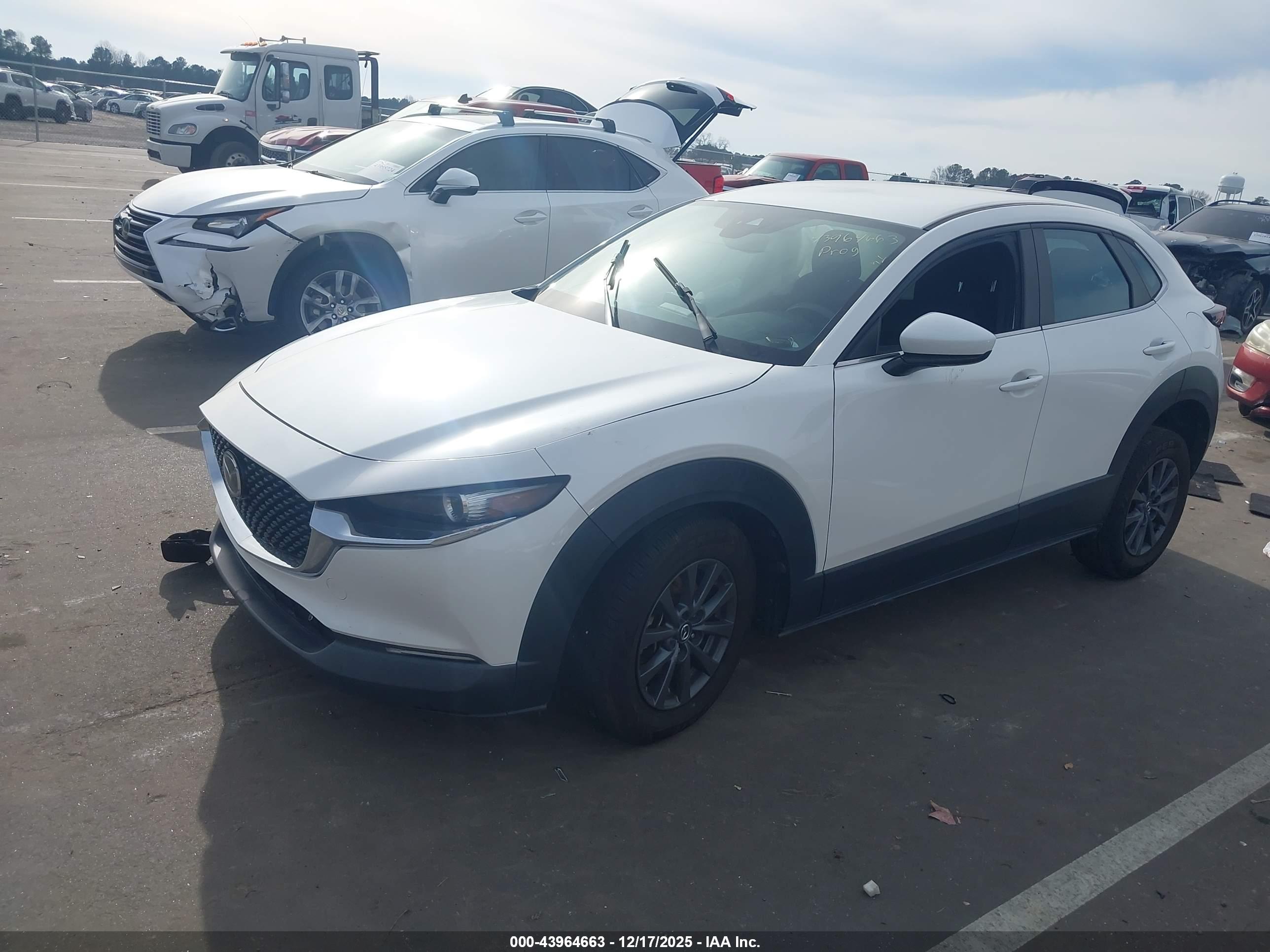 MAZDA CX-30 image 2