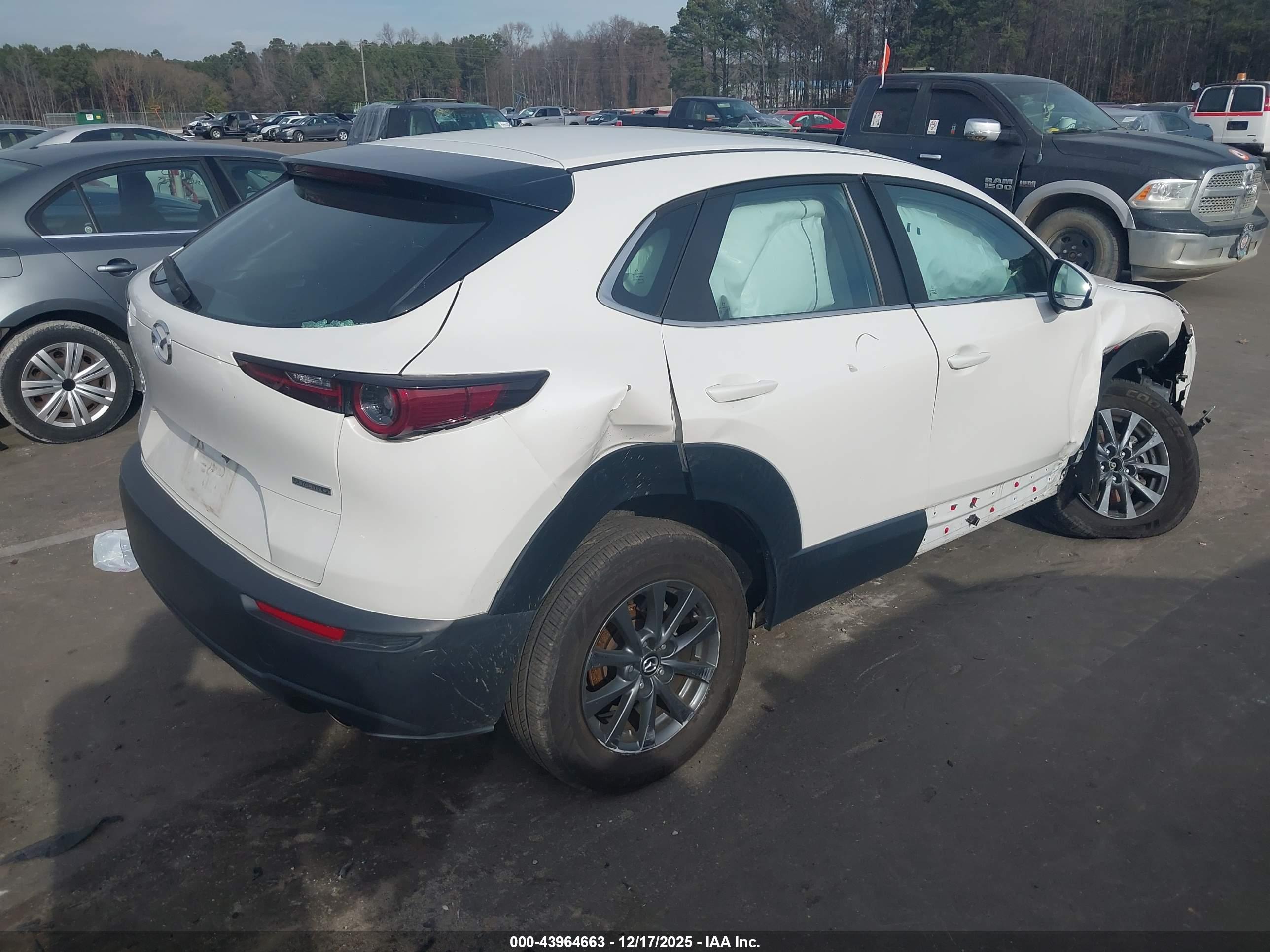 MAZDA CX-30 image 4