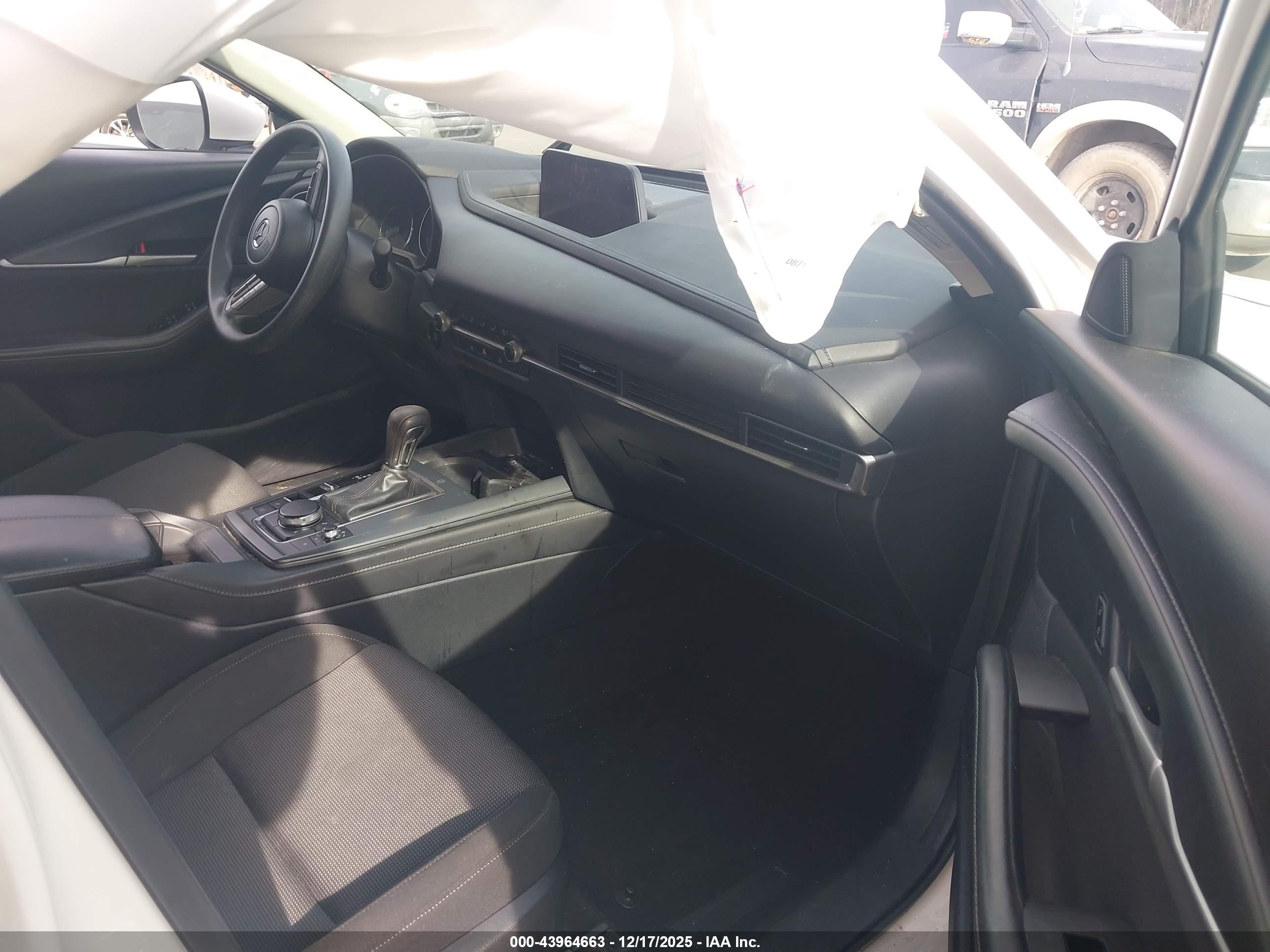 MAZDA CX-30 image 5