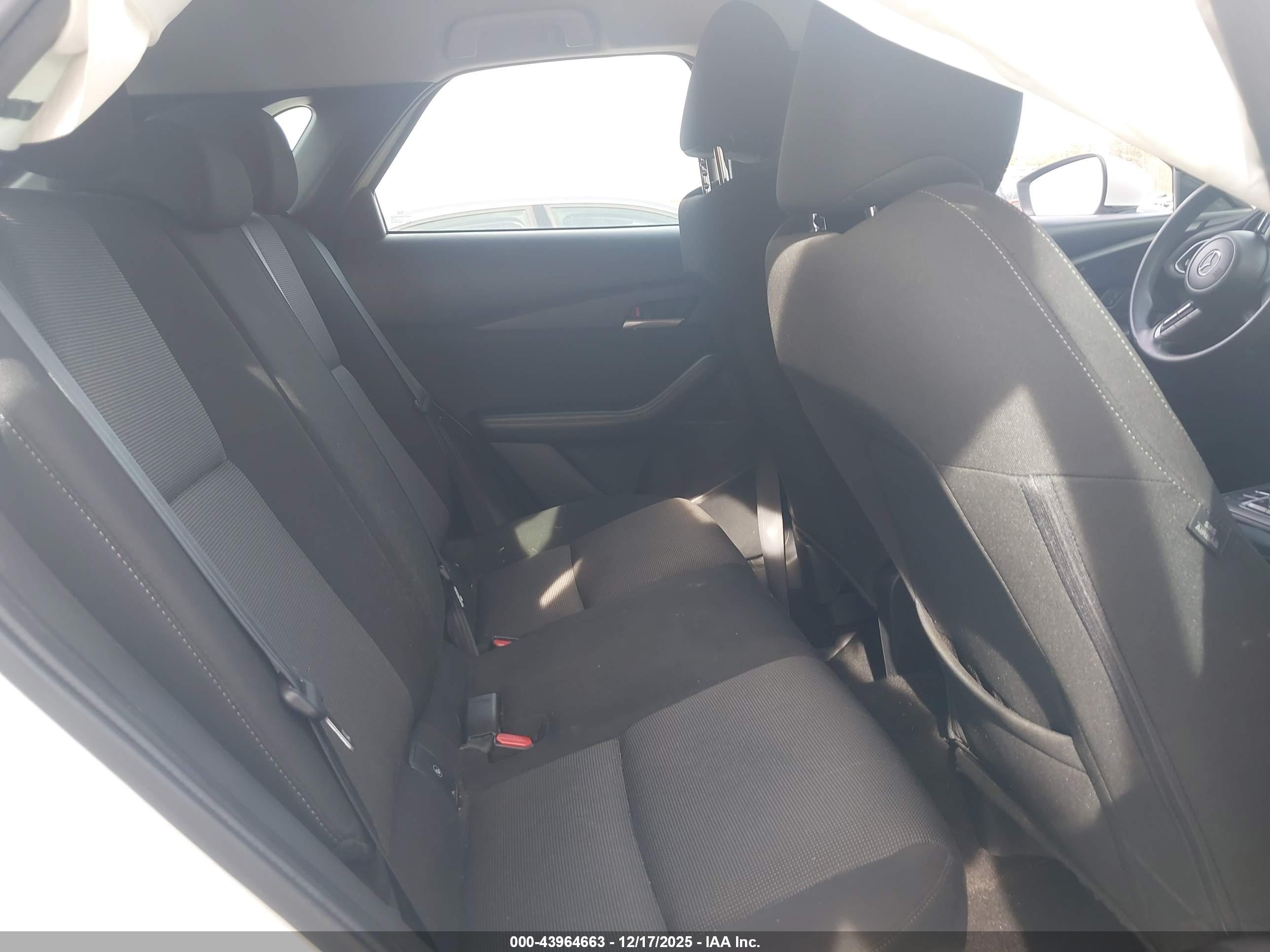 MAZDA CX-30 image 8