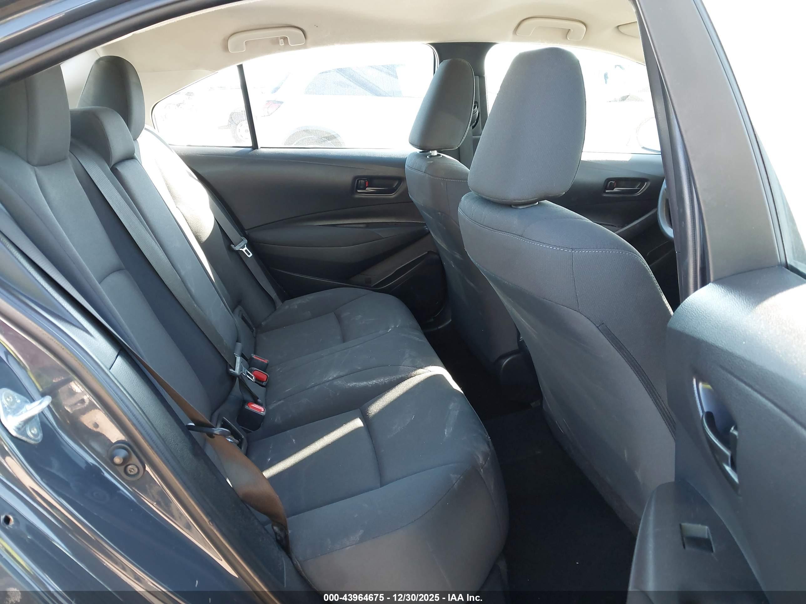 TOYOTA COROLLA image 8