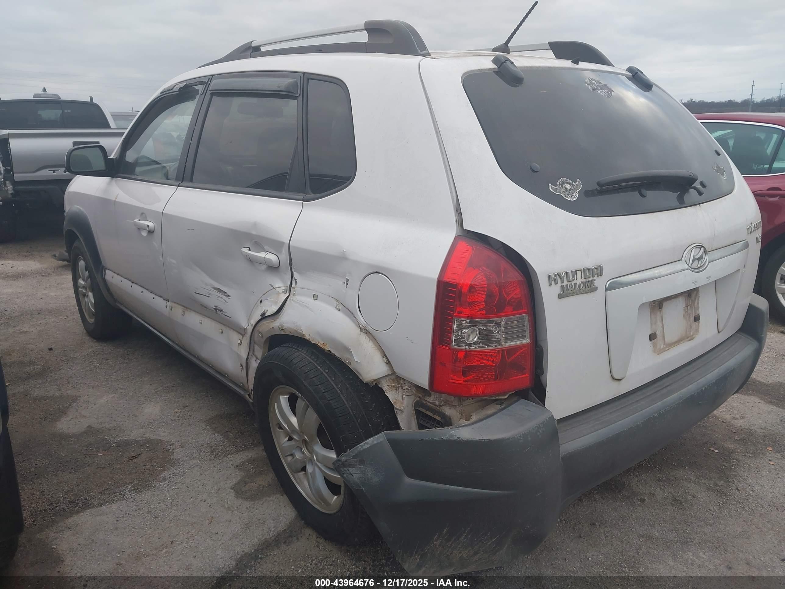 HYUNDAI TUCSON image 6