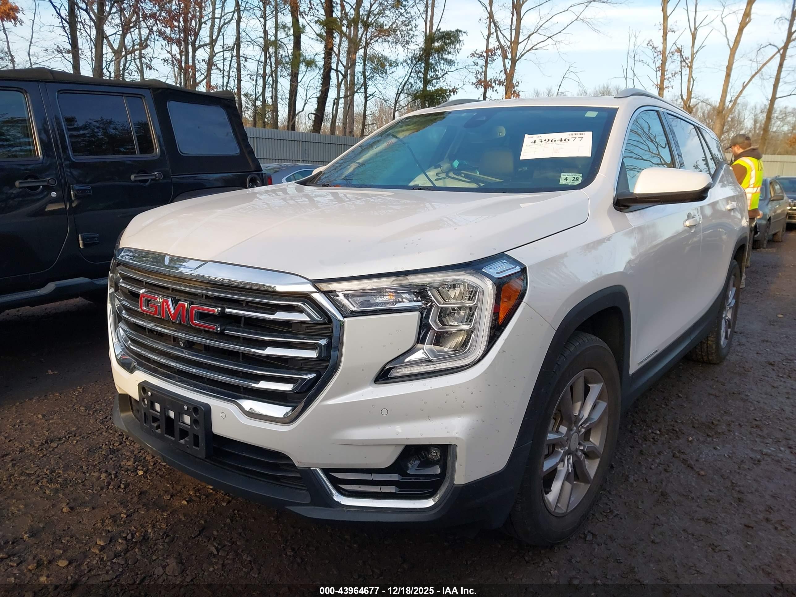 GMC TERRAIN image 2