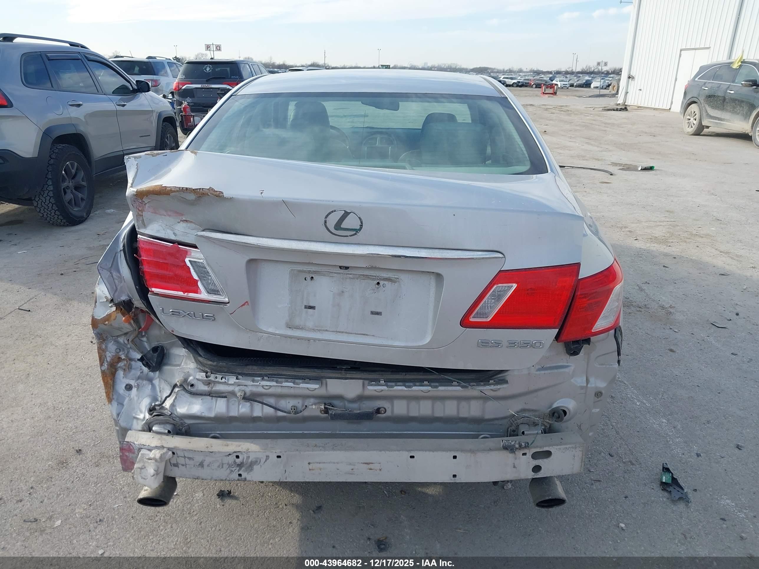 LEXUS ES image 6