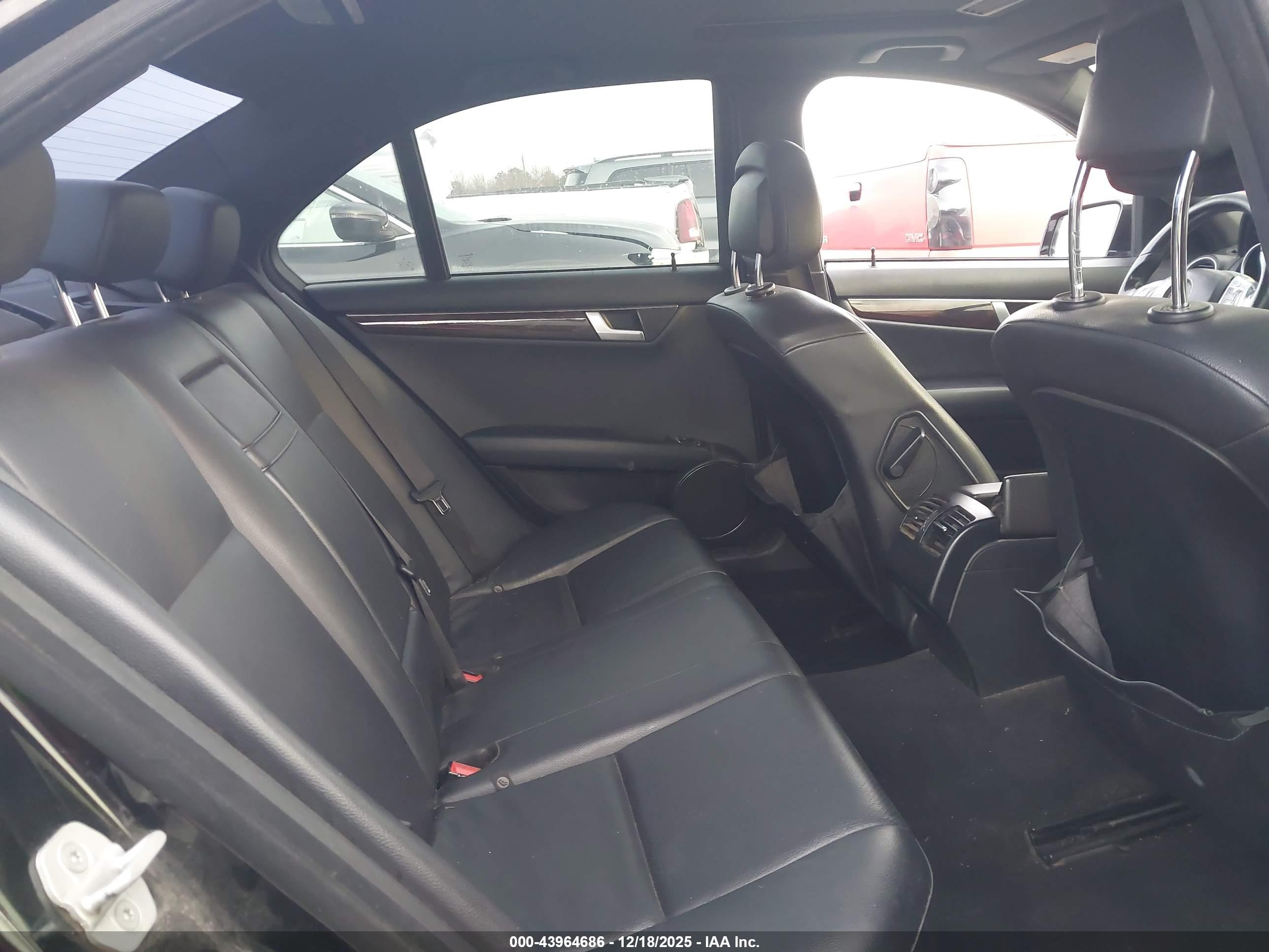 MERCEDES-BENZ C image 8