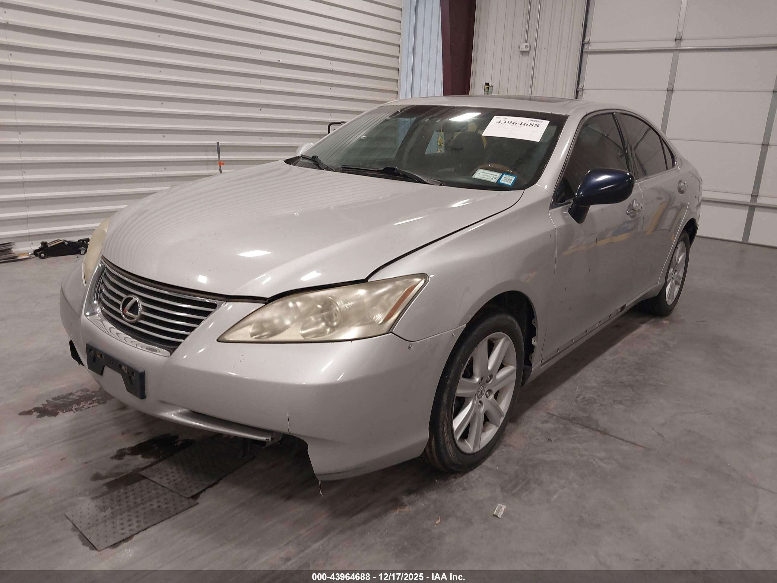 LEXUS ES image 2