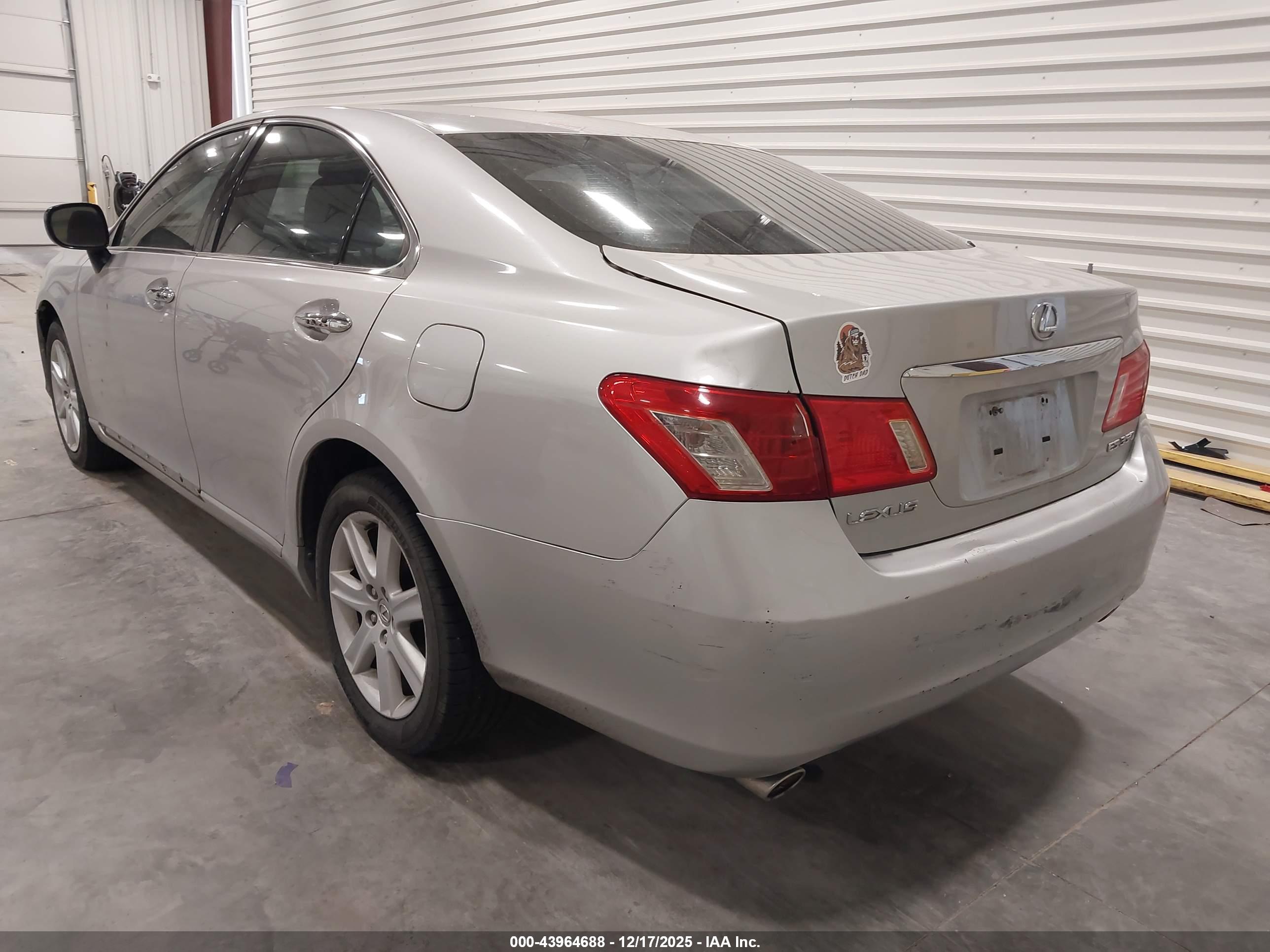 LEXUS ES image 3