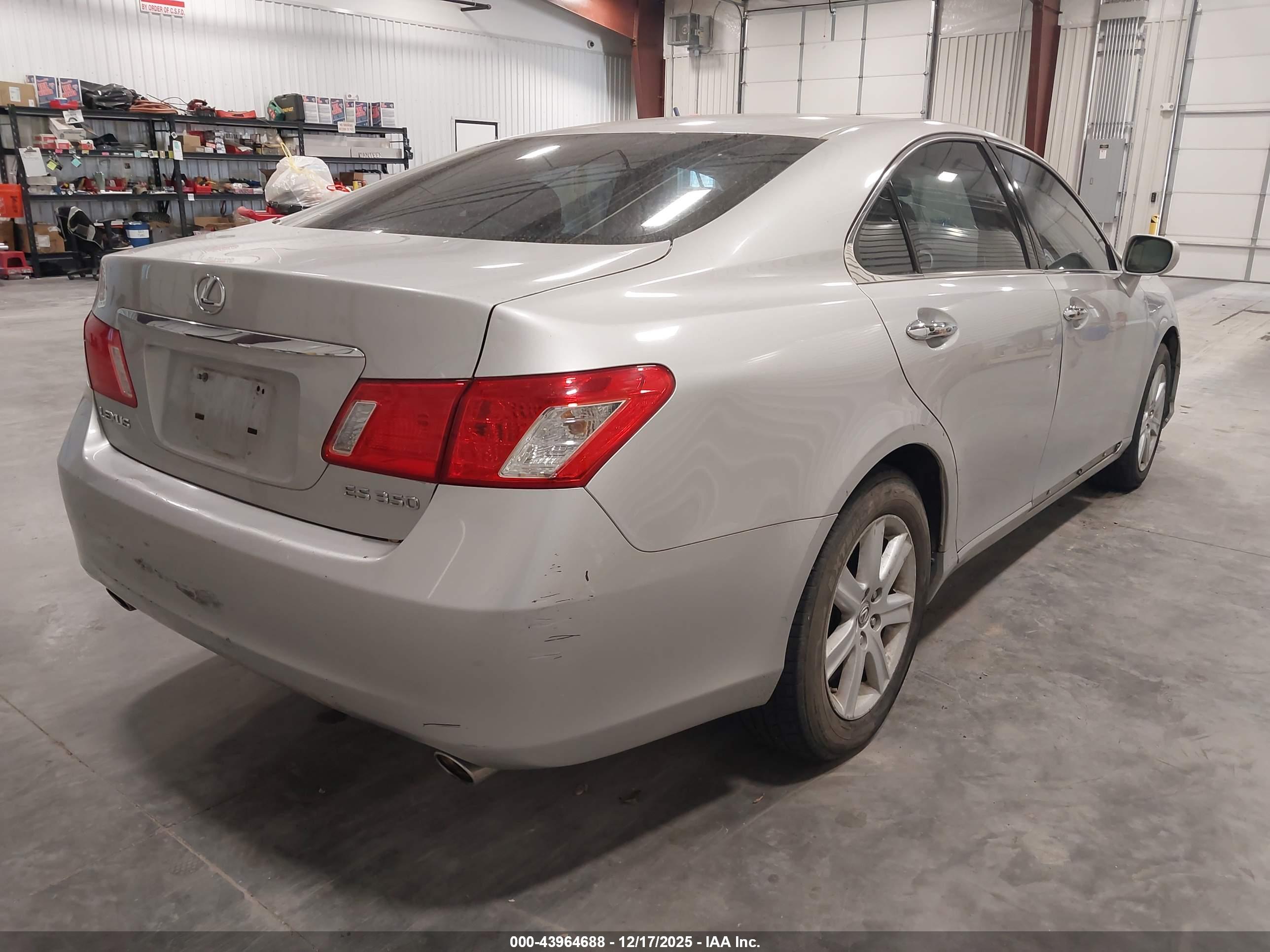 LEXUS ES image 4