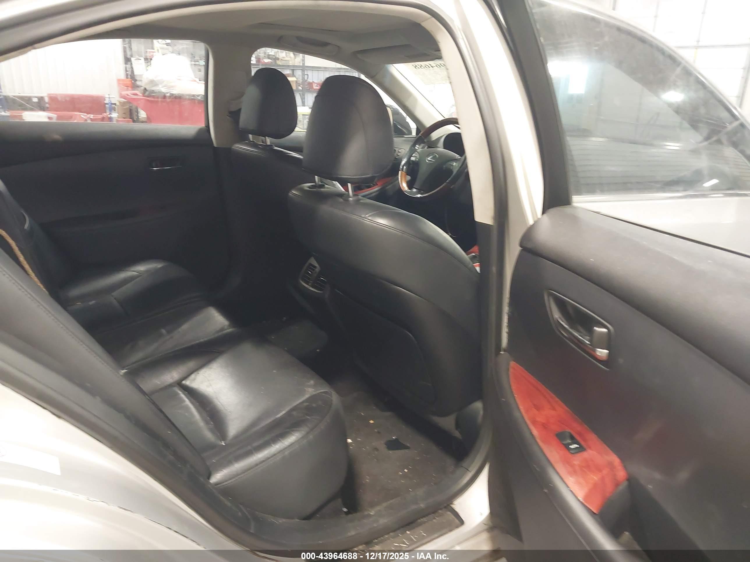 LEXUS ES image 8