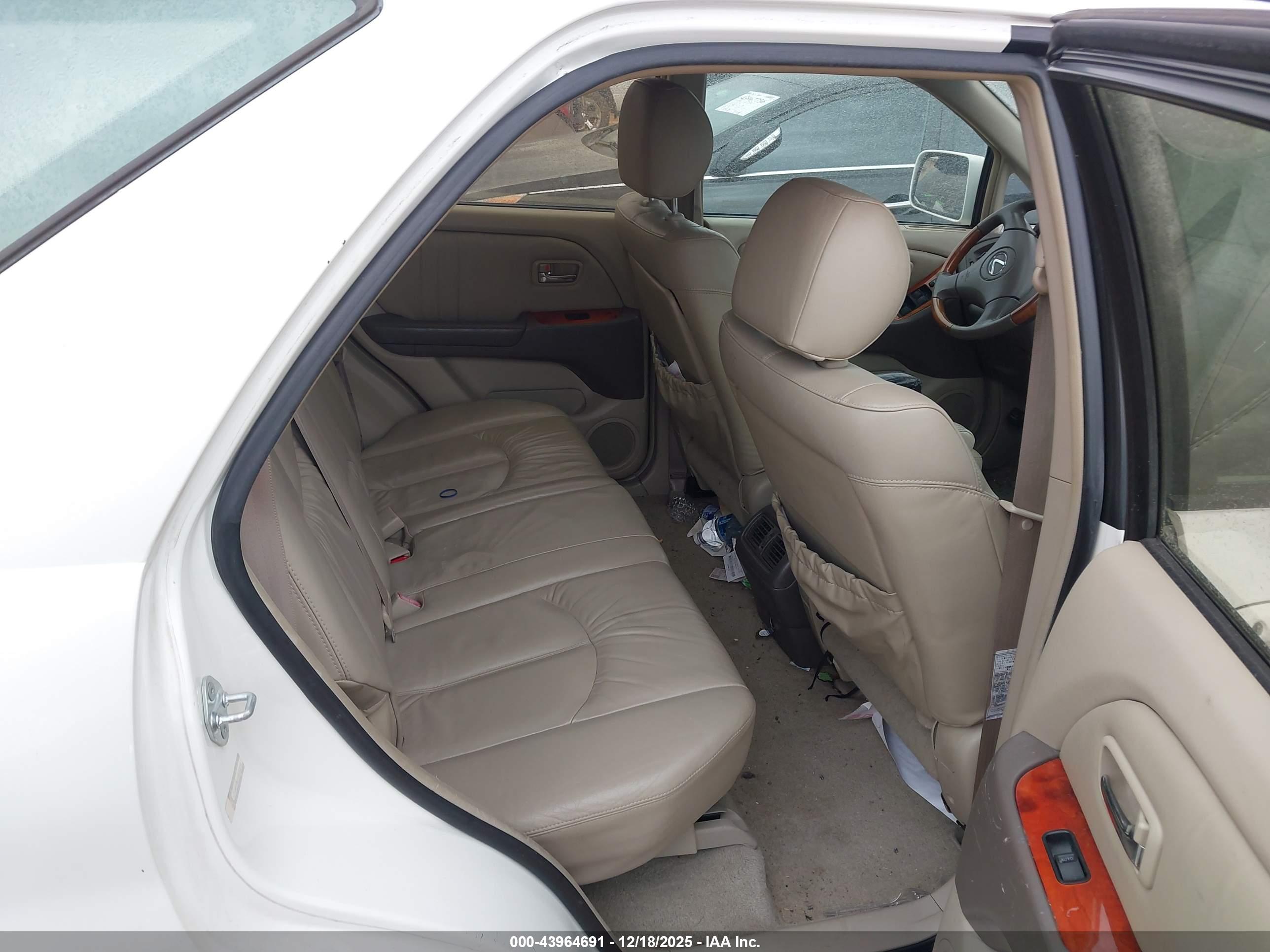 LEXUS RX image 8