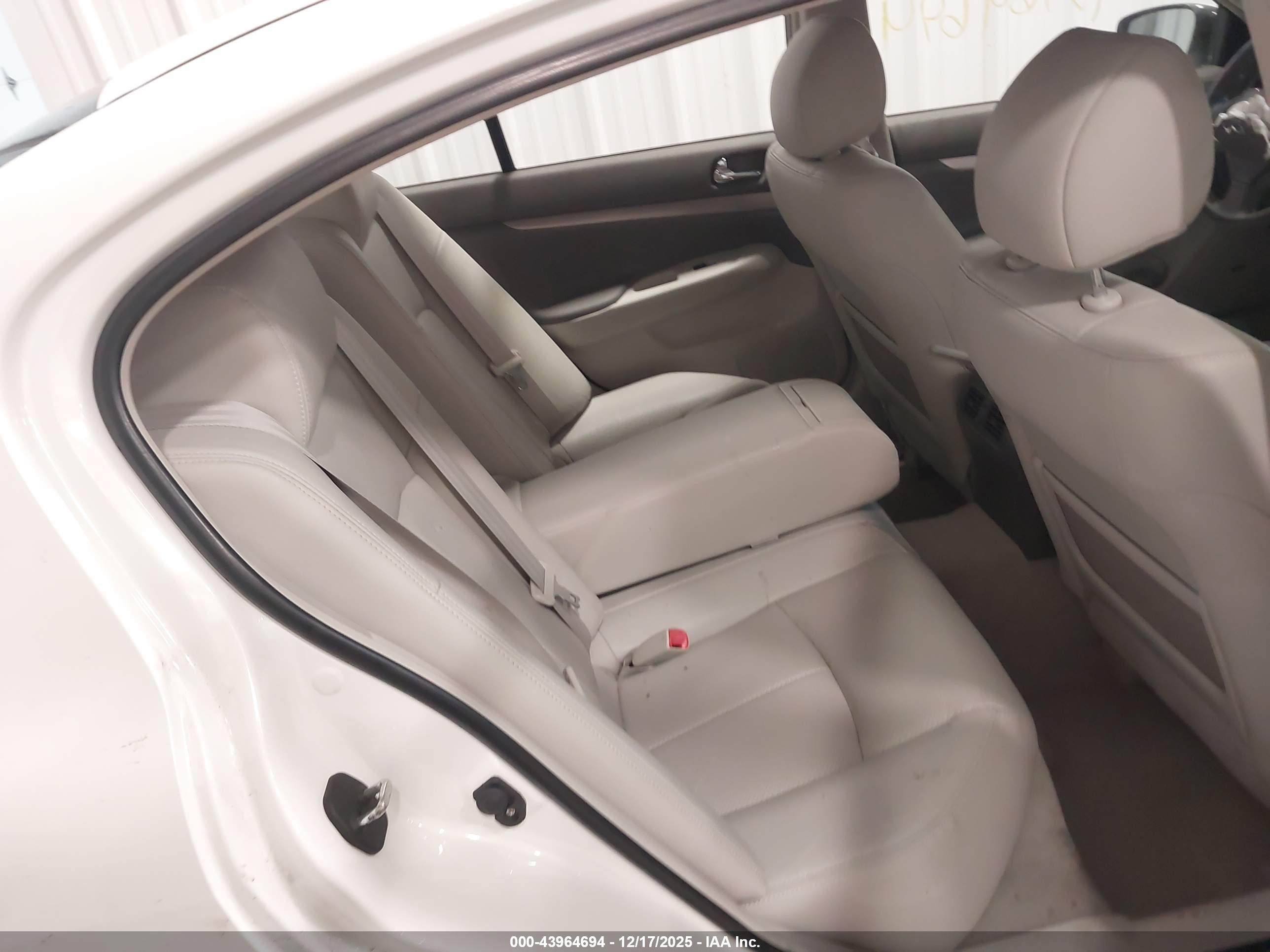 INFINITI G37X image 8