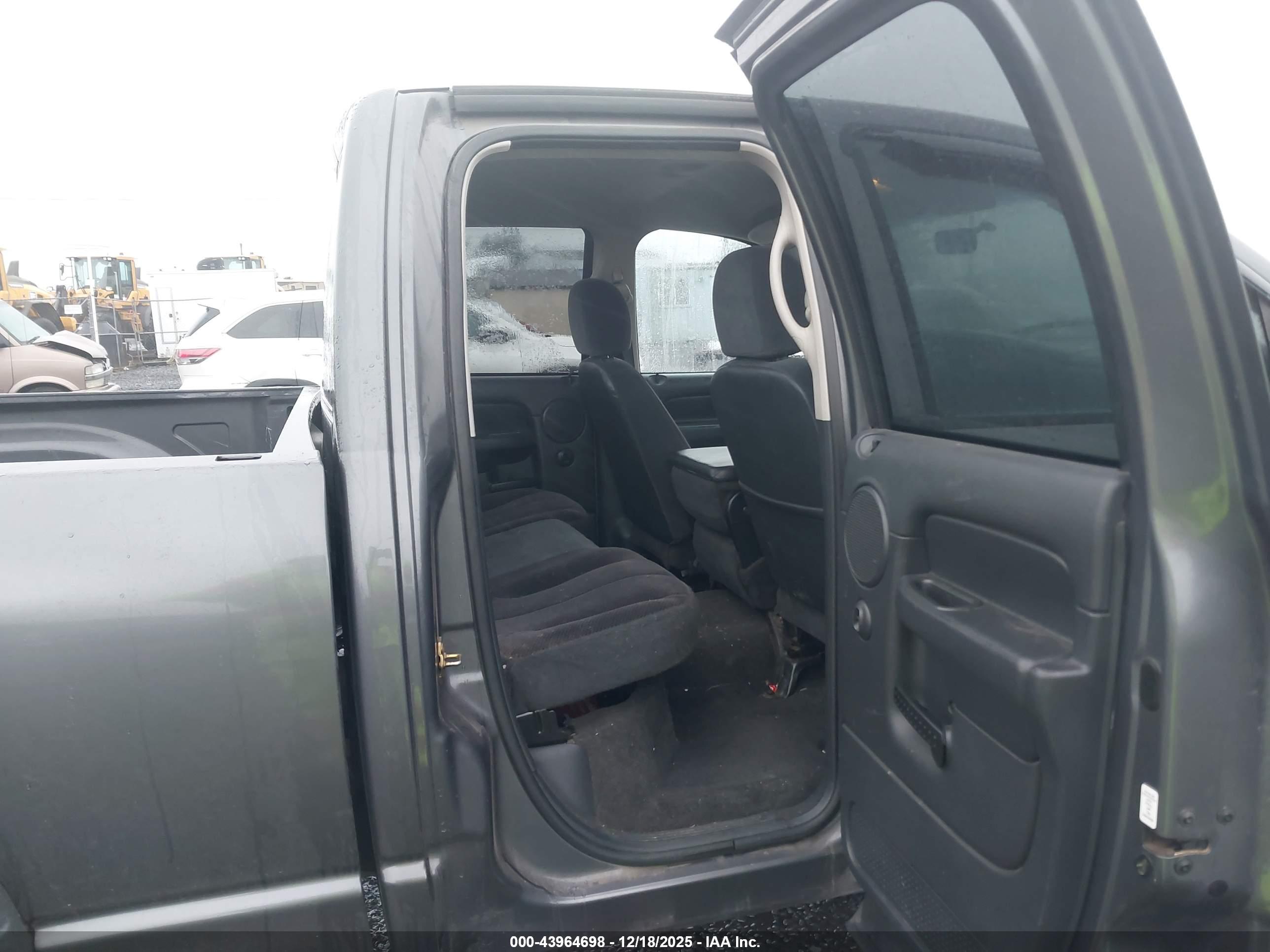 DODGE RAM image 8