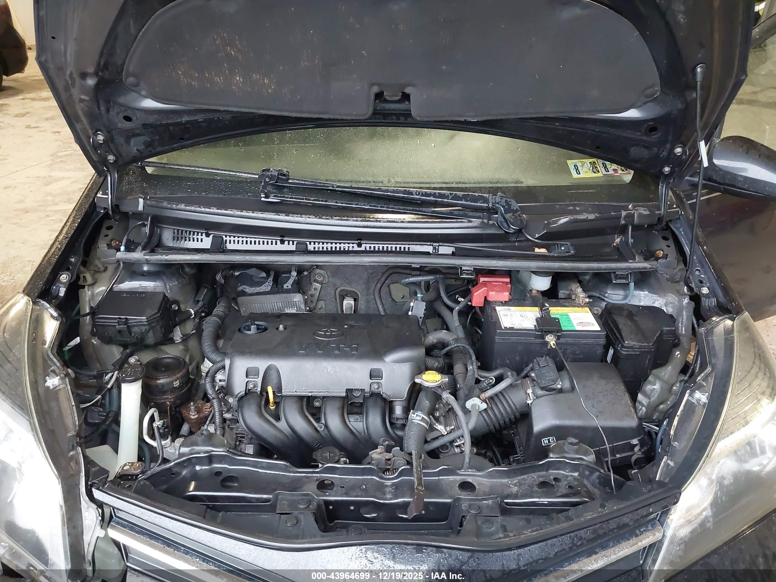 TOYOTA YARIS image 10