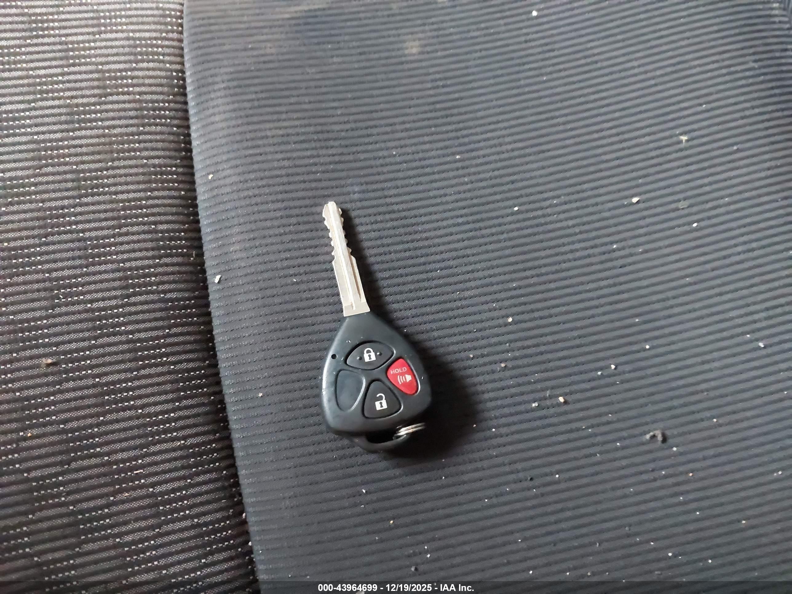 TOYOTA YARIS image 11