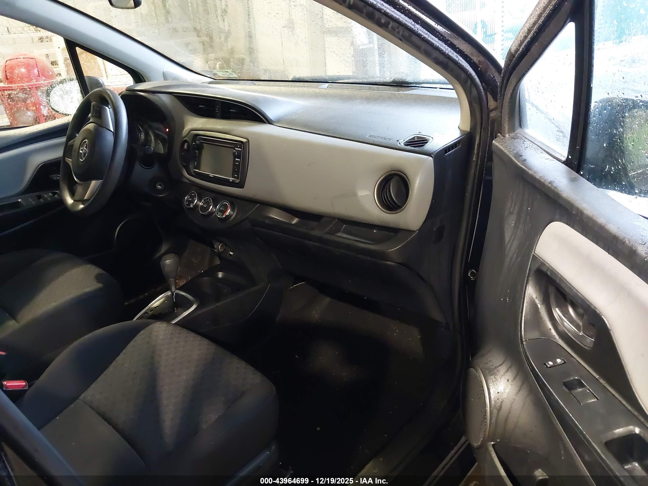 TOYOTA YARIS image 5