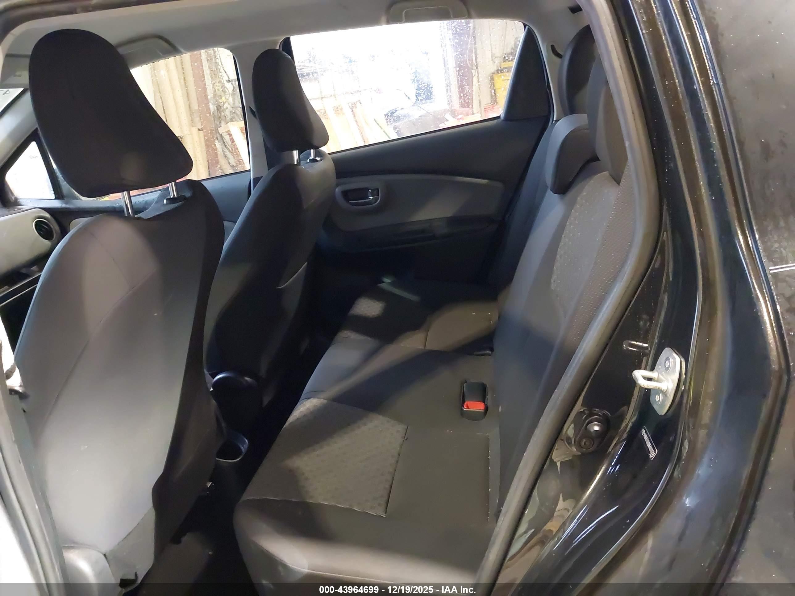 TOYOTA YARIS image 8