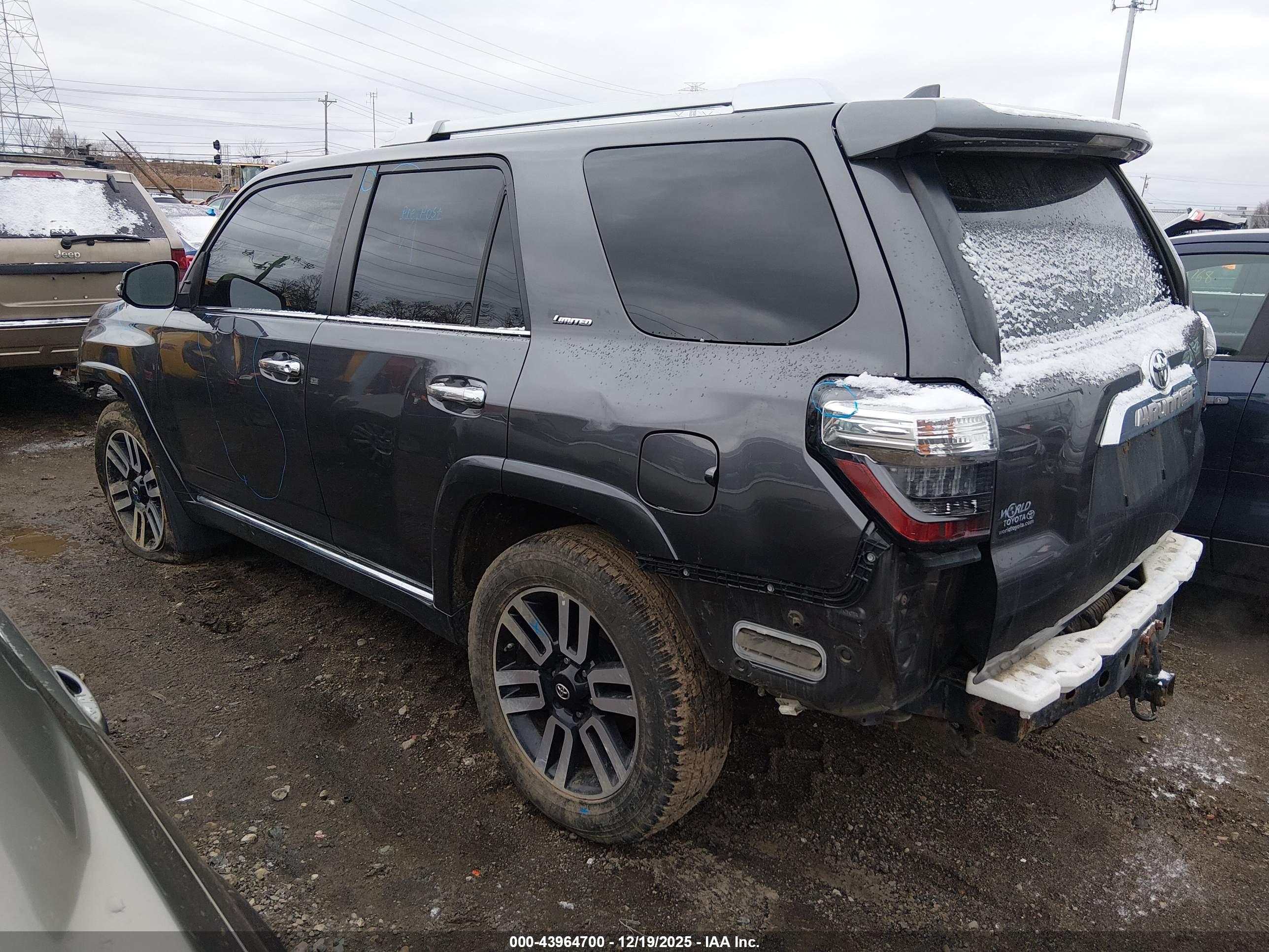 TOYOTA 4RUNNER image 3