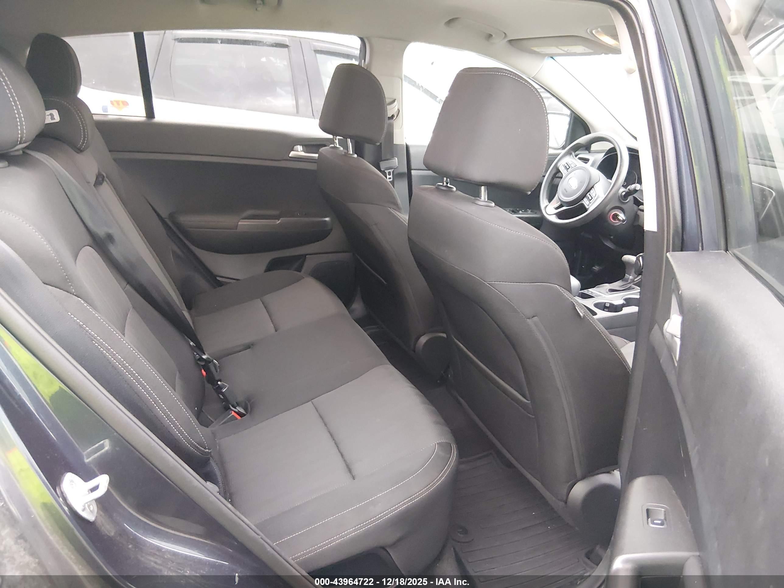 KIA SPORTAGE image 8
