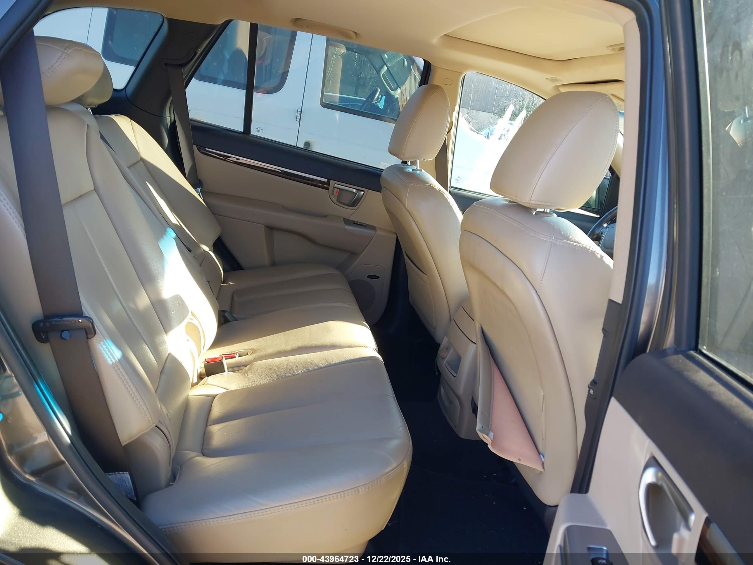 HYUNDAI SANTA image 8