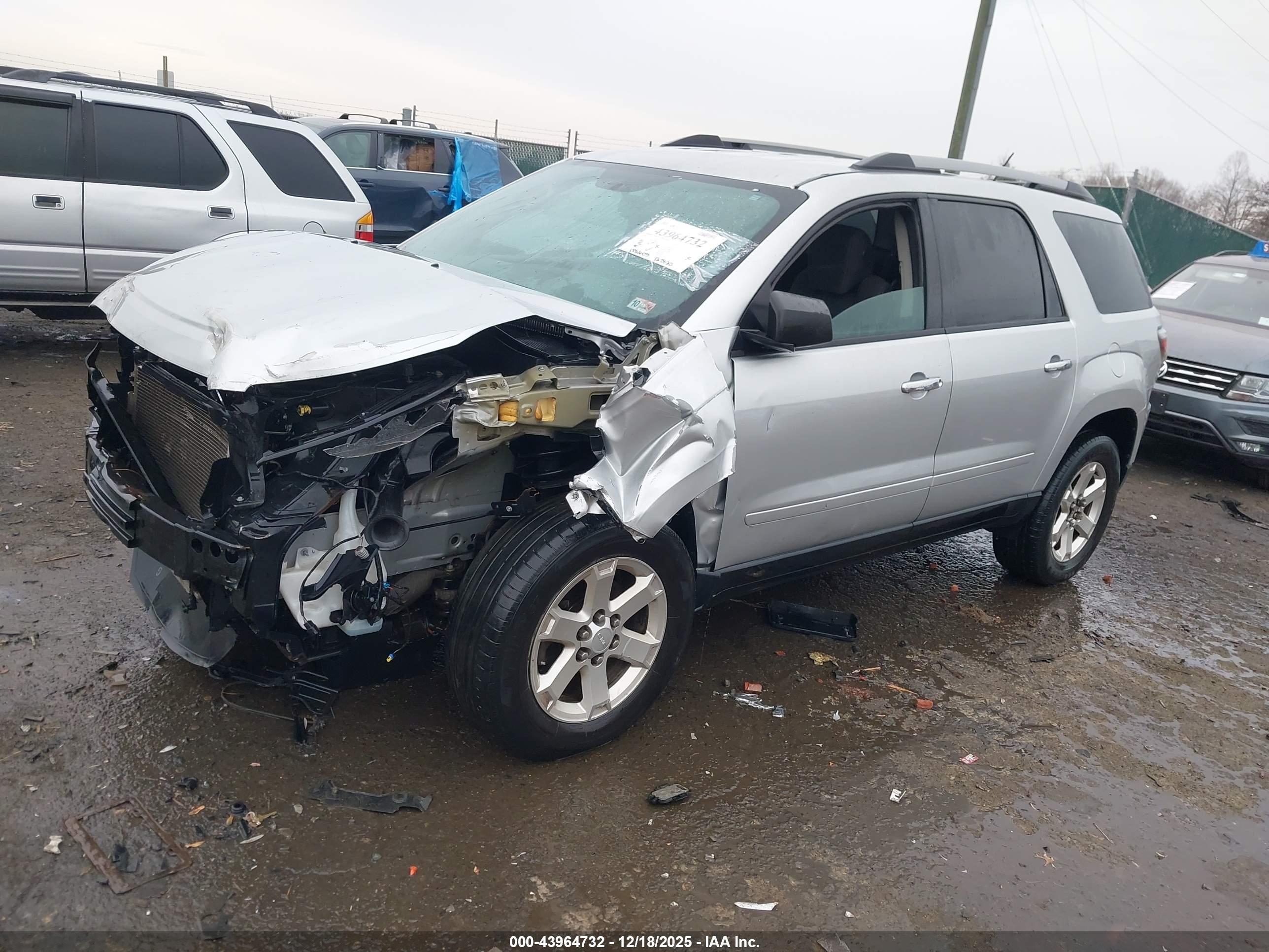GMC ACADIA image 2