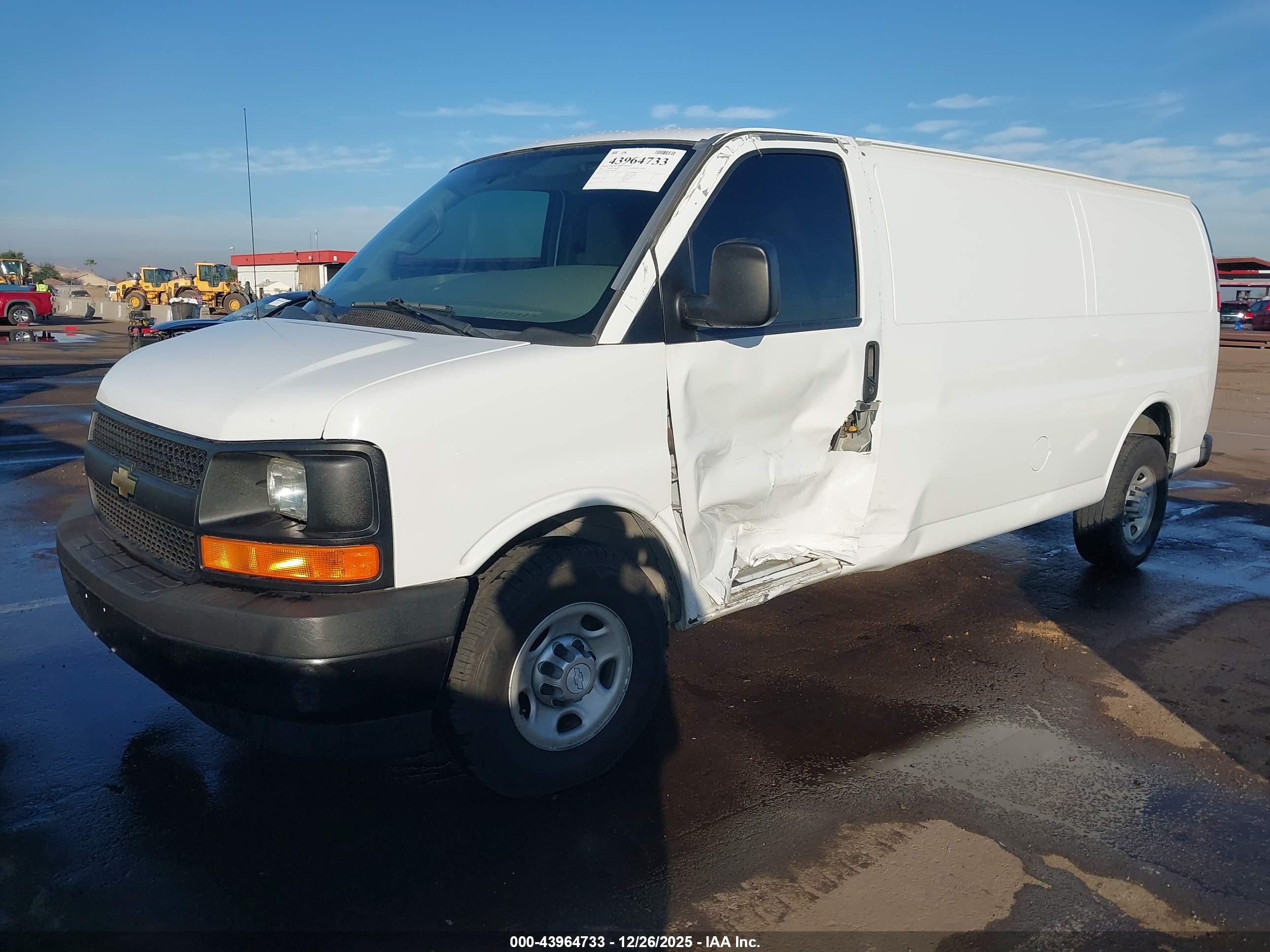 CHEVROLET EXPRESS image 2
