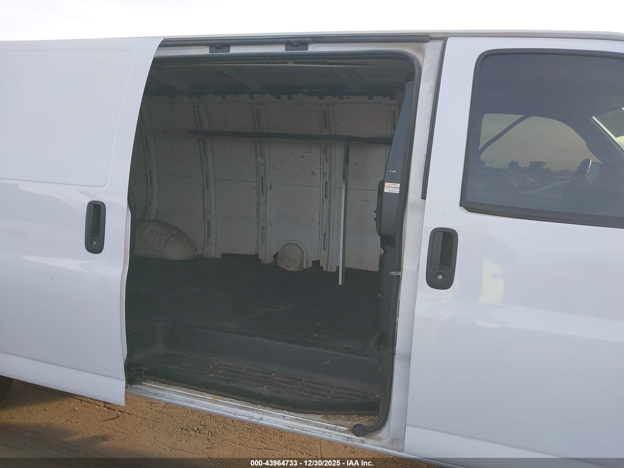 CHEVROLET EXPRESS image 8